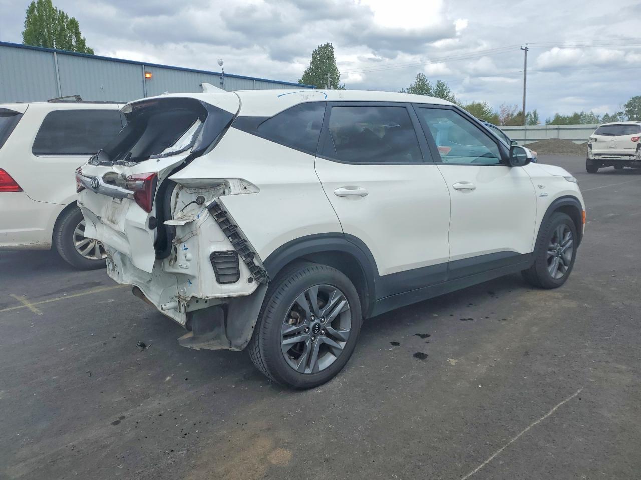 2022 Kia Seltos Lx White vin: KNDEPCAAXM7153735
