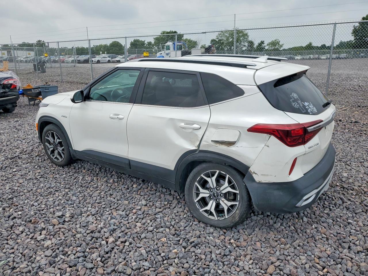 2022 Kia Seltos Ex White vin: KNDERCAA6N7240091