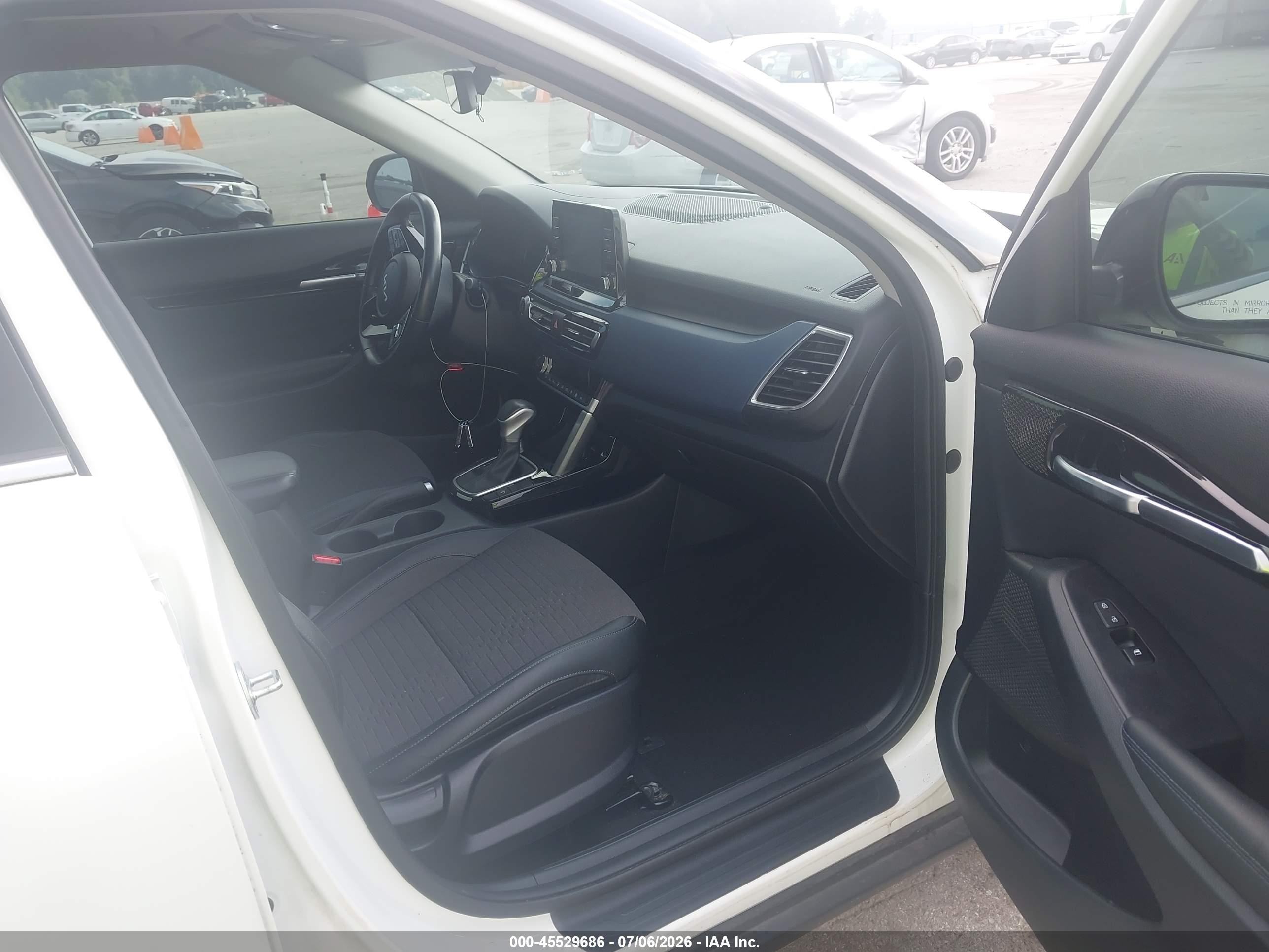 2023 Kia Seltos S White vin: KNDEU2AA0P7390130