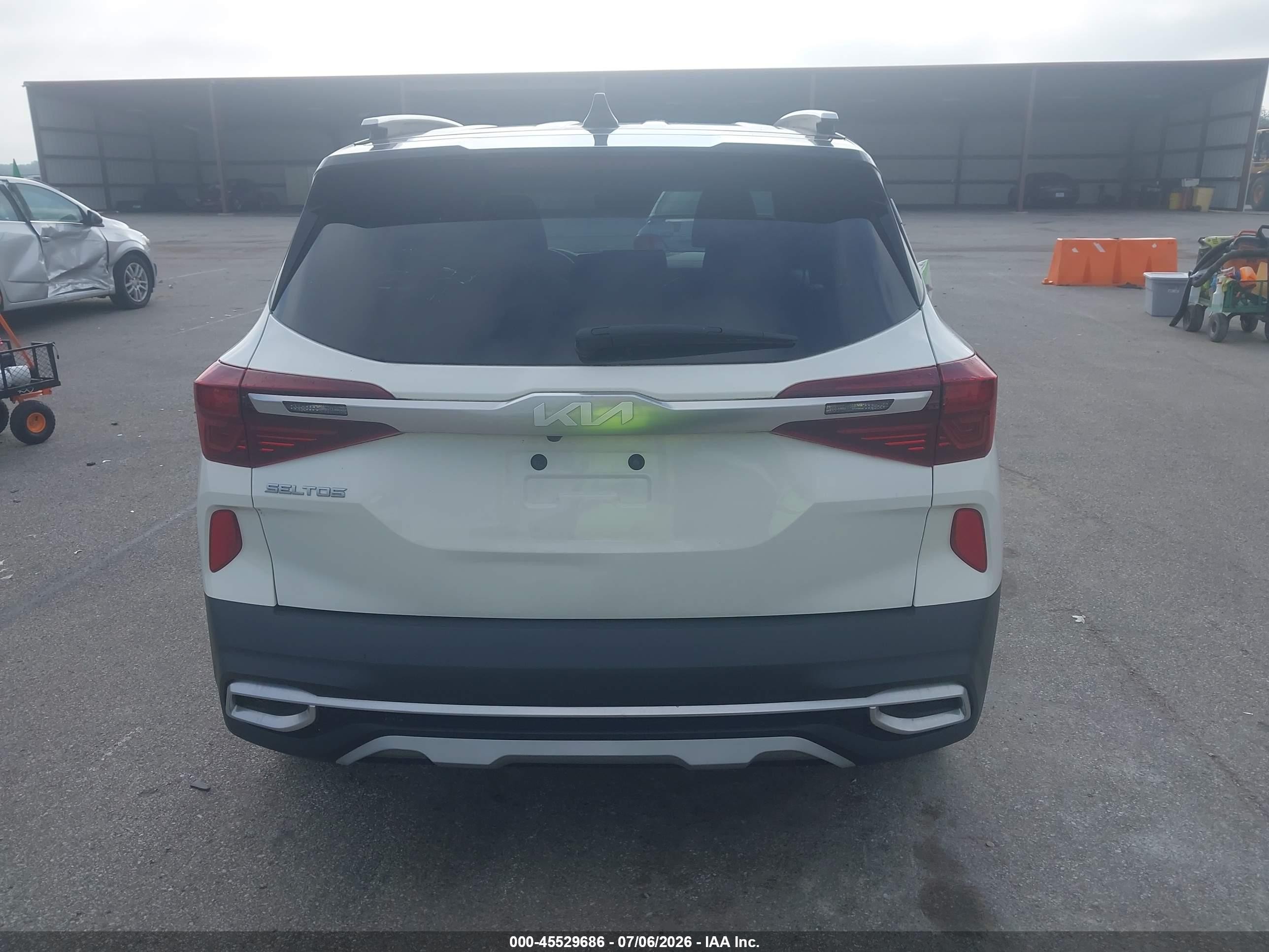 2023 Kia Seltos S White vin: KNDEU2AA0P7390130