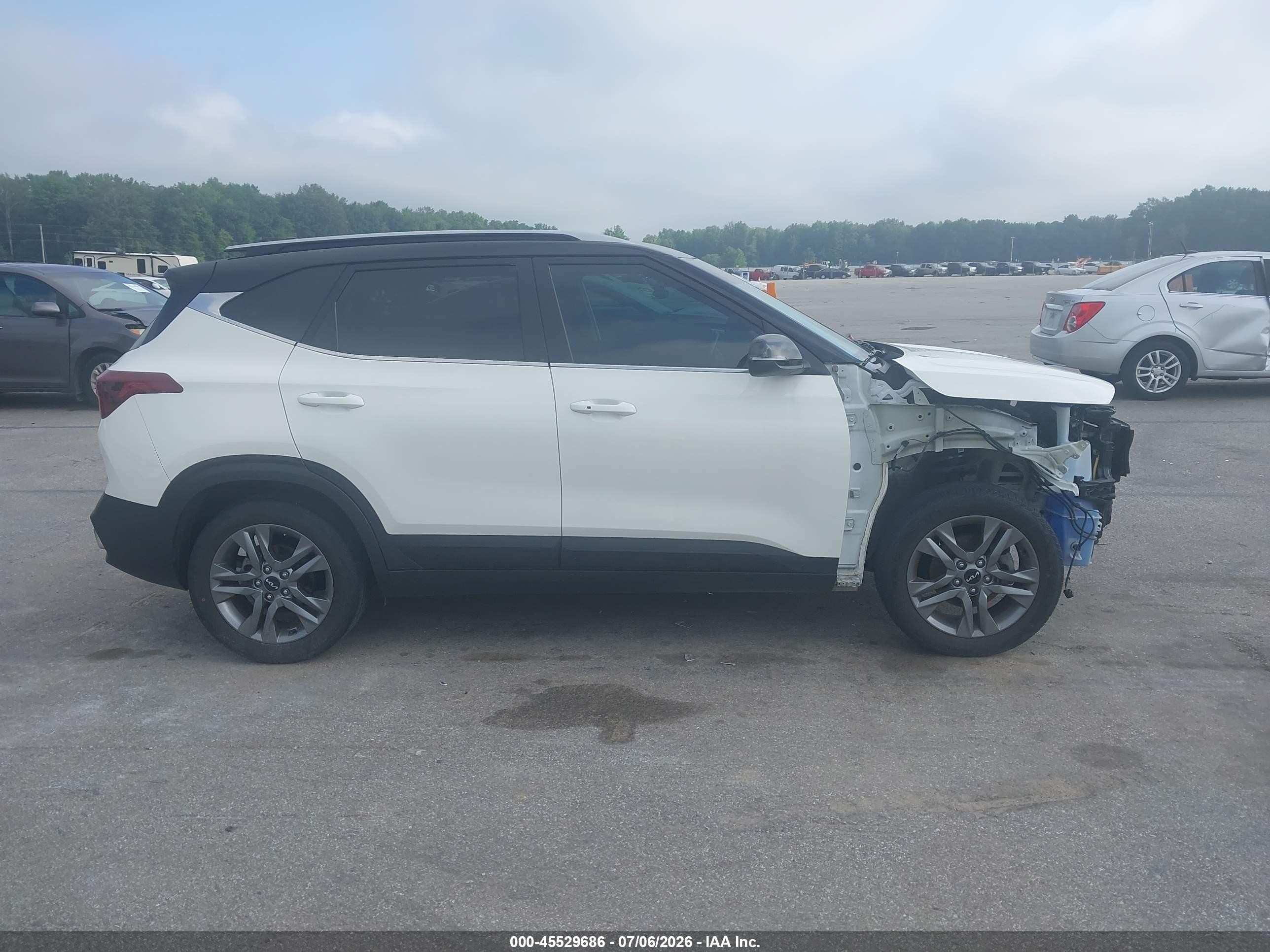 2023 Kia Seltos S White vin: KNDEU2AA0P7390130