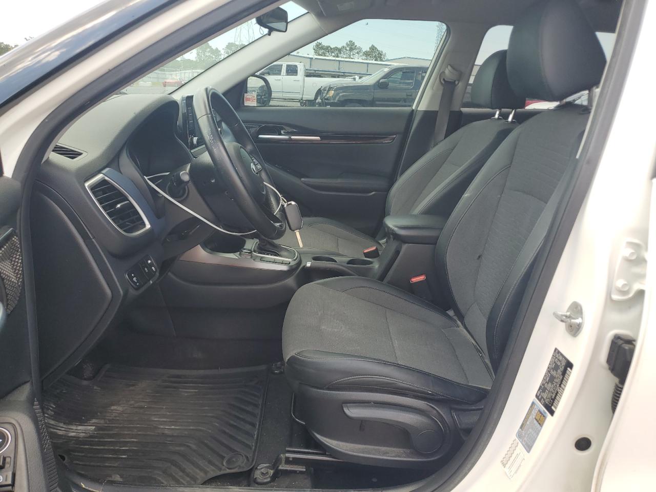 2021 Kia Seltos S White vin: KNDEU2AA2M7205393