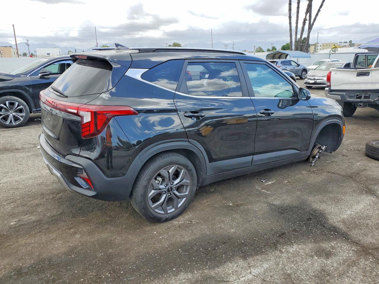 2024 Kia Seltos S Black vin: KNDEU2AA3R7639815
