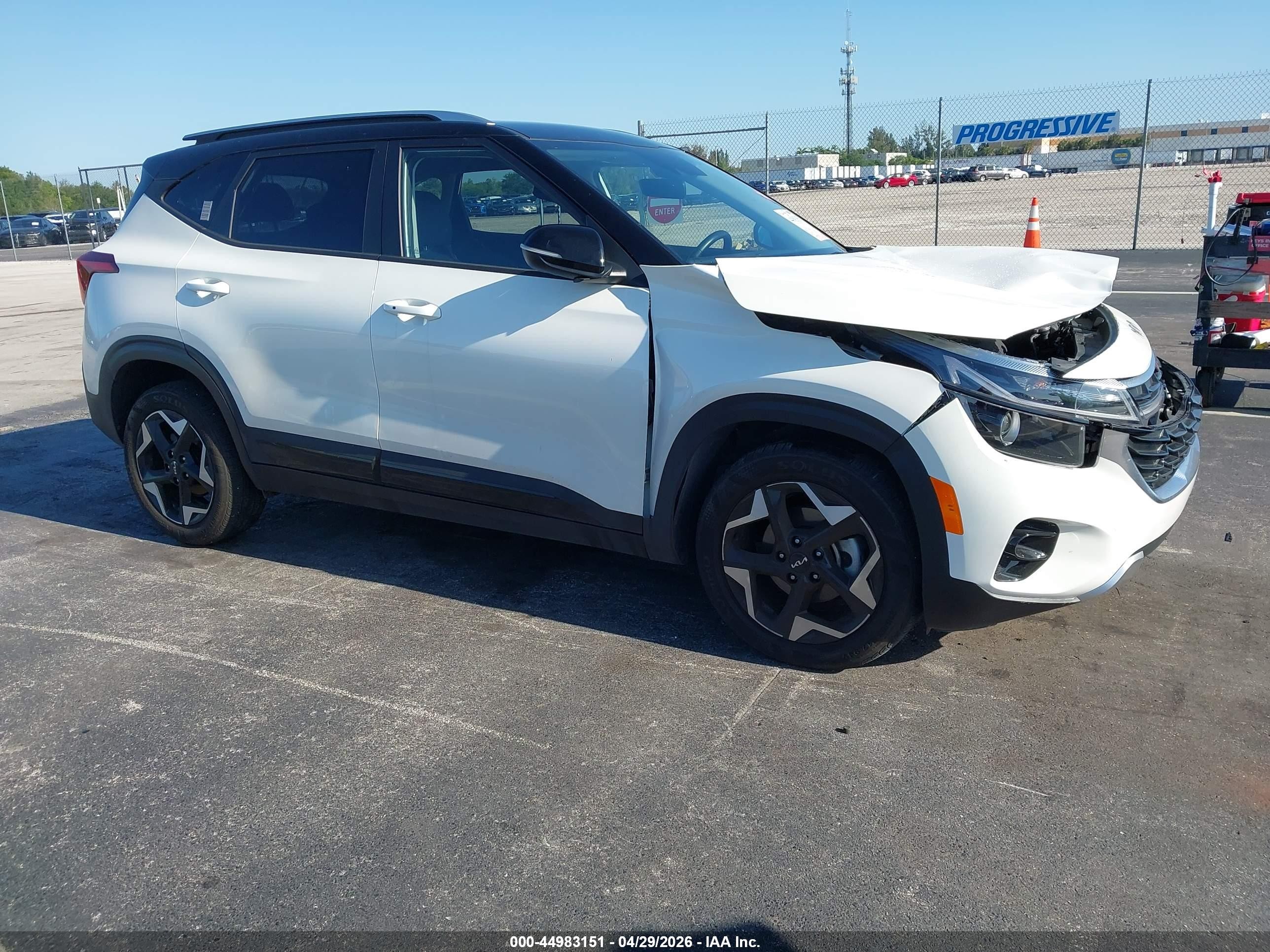 2025 Kia Seltos S White vin: KNDEU2AA5S7822378