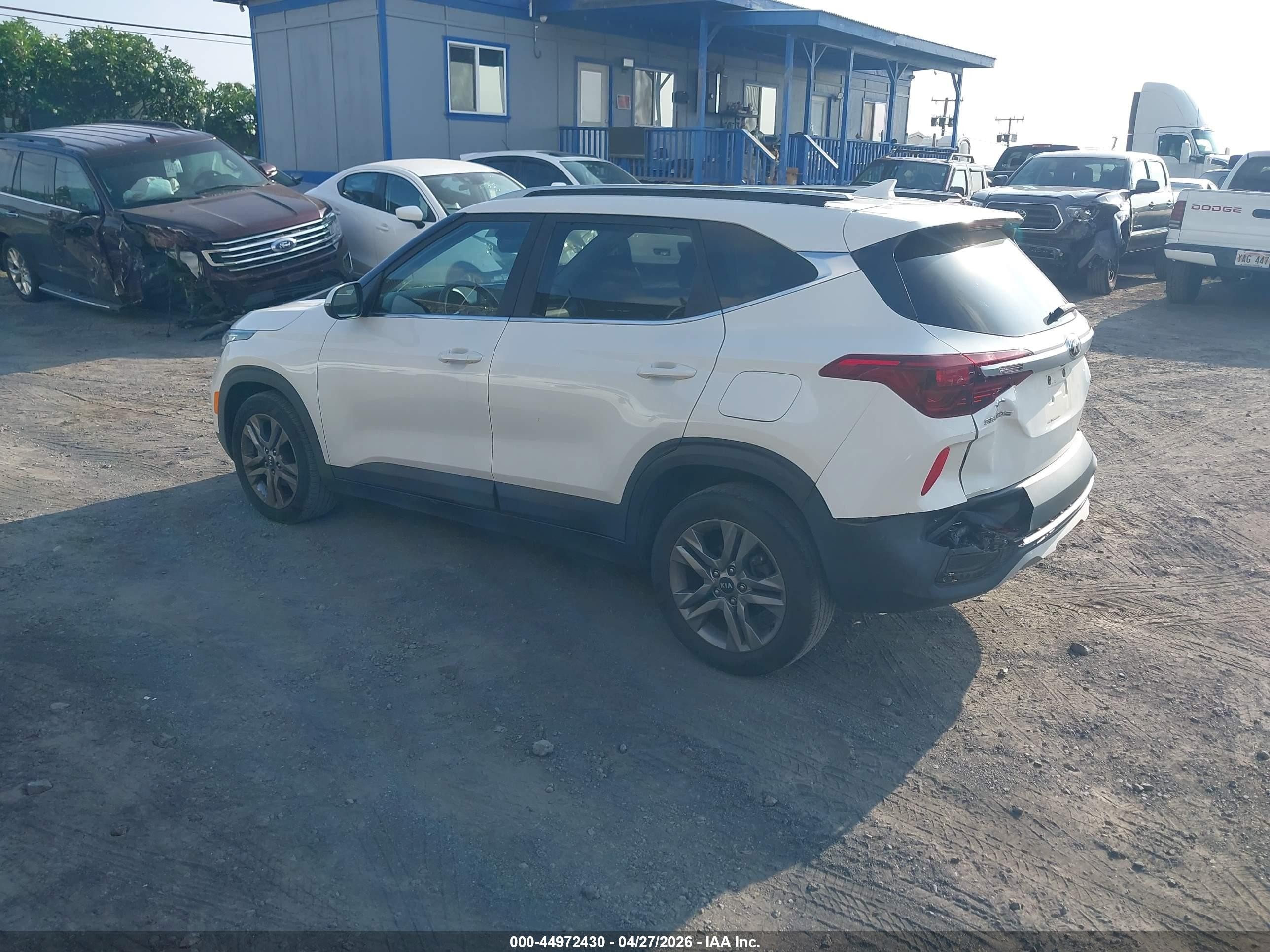 2021 Kia Seltos S White vin: KNDEU2AA6M7057085