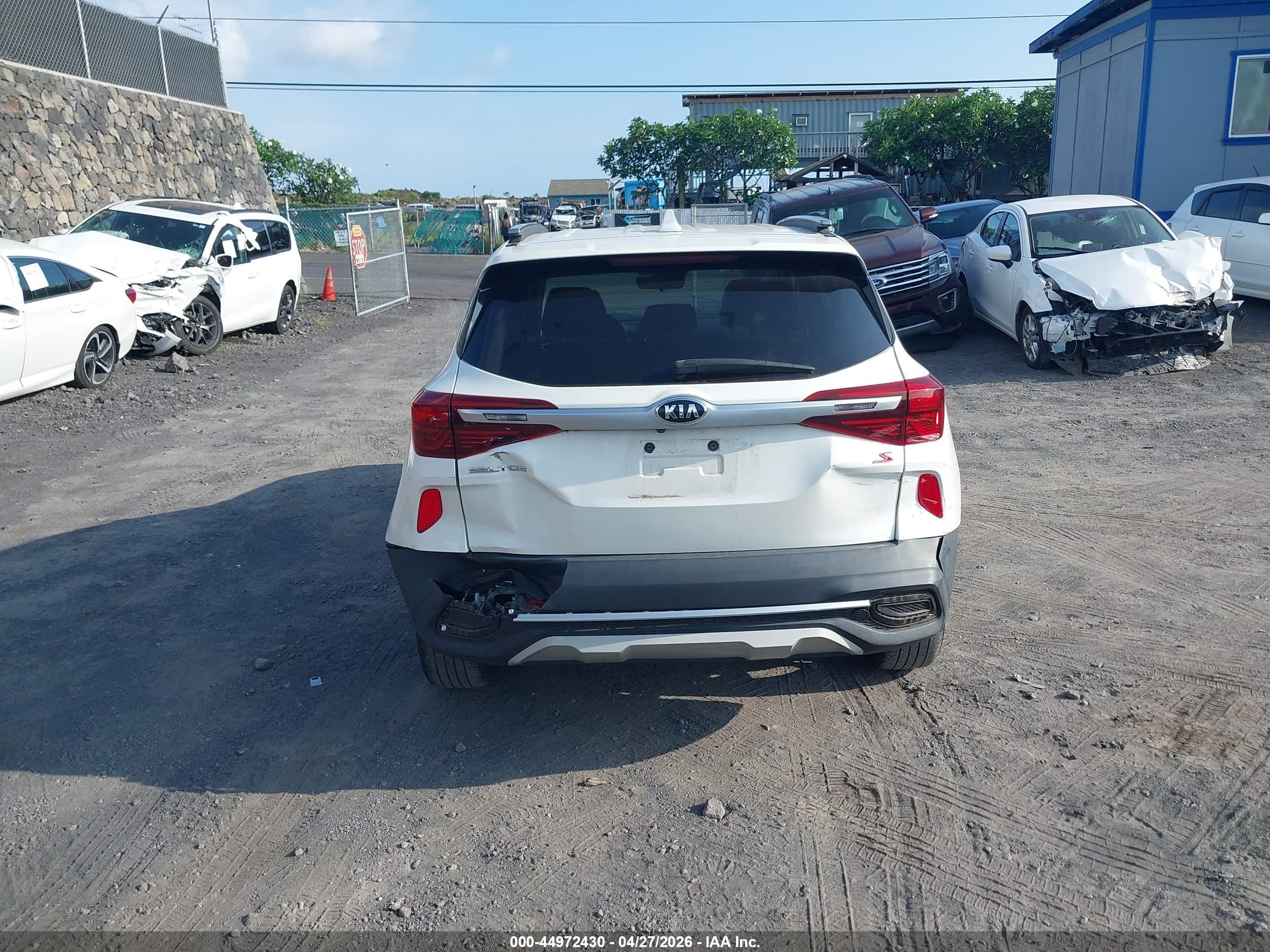 2021 Kia Seltos S White vin: KNDEU2AA6M7057085