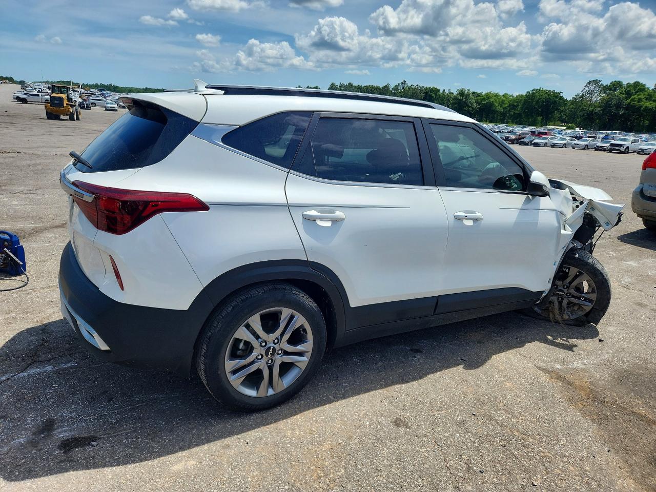 2023 Kia Seltos S White vin: KNDEU2AA6P7444398