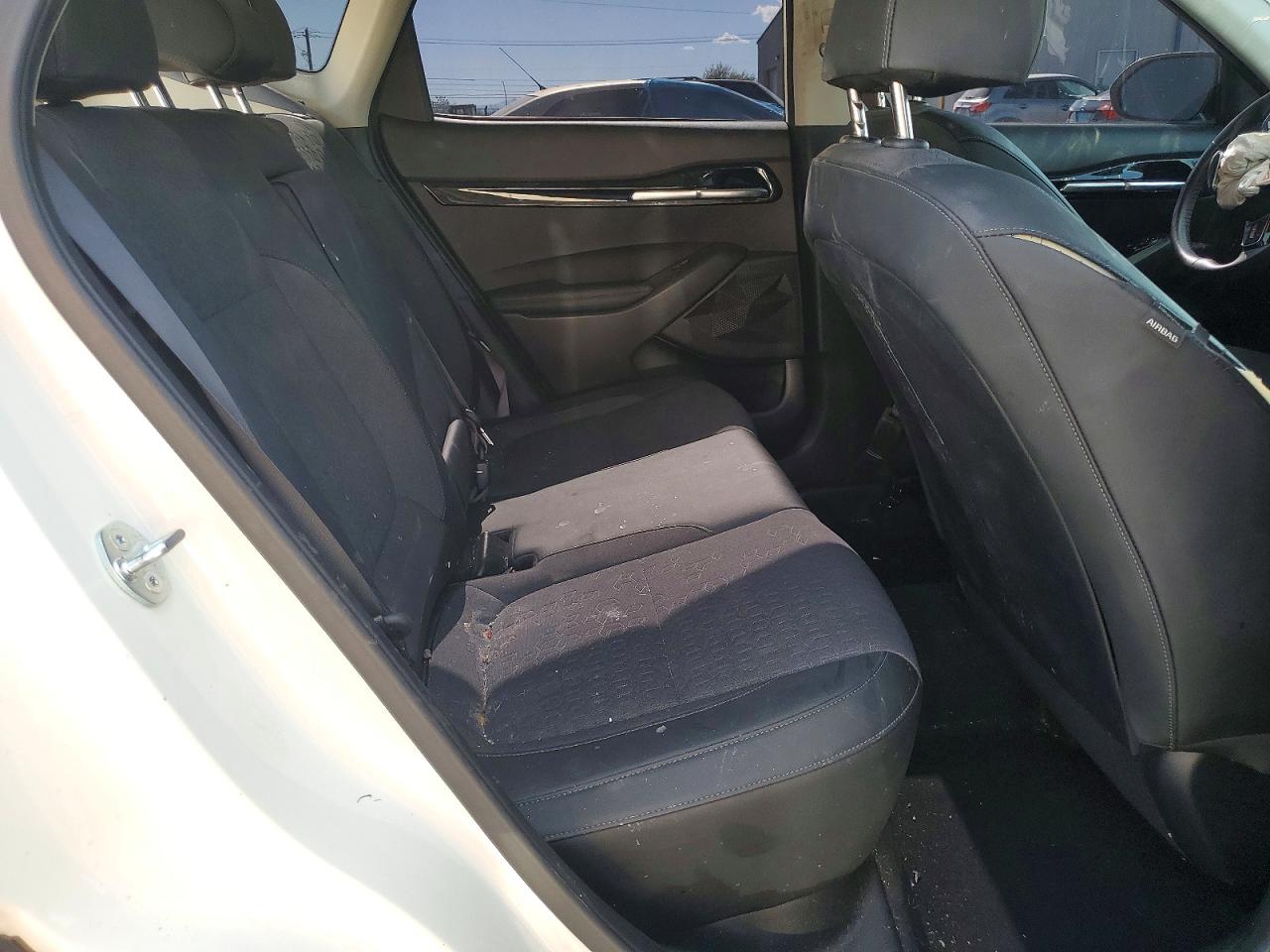 2024 Kia Seltos S White vin: KNDEU2AA7R7502909