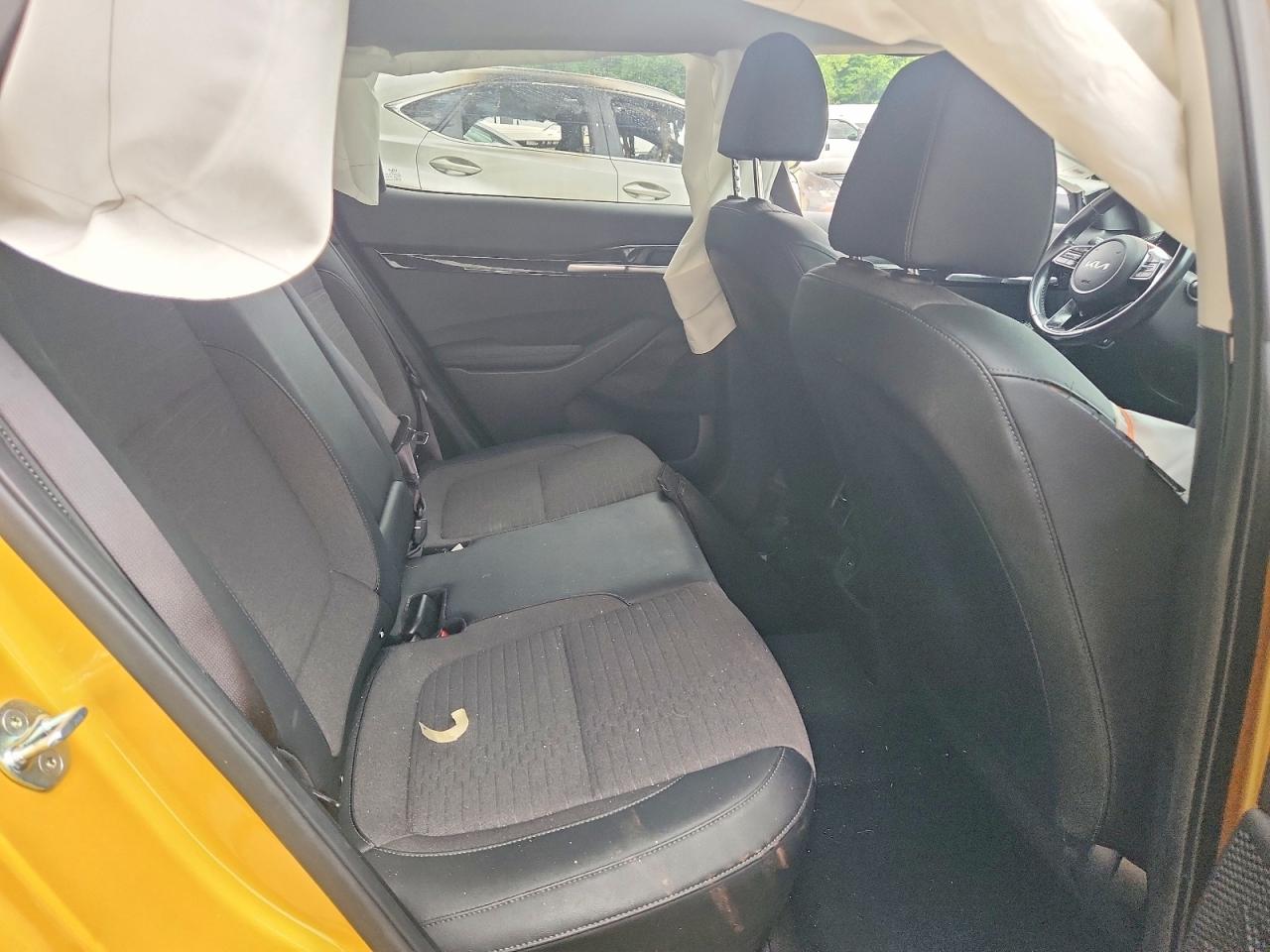 2023 Kia Seltos Nightfall Yellow vin: KNDEUCA21P7350119