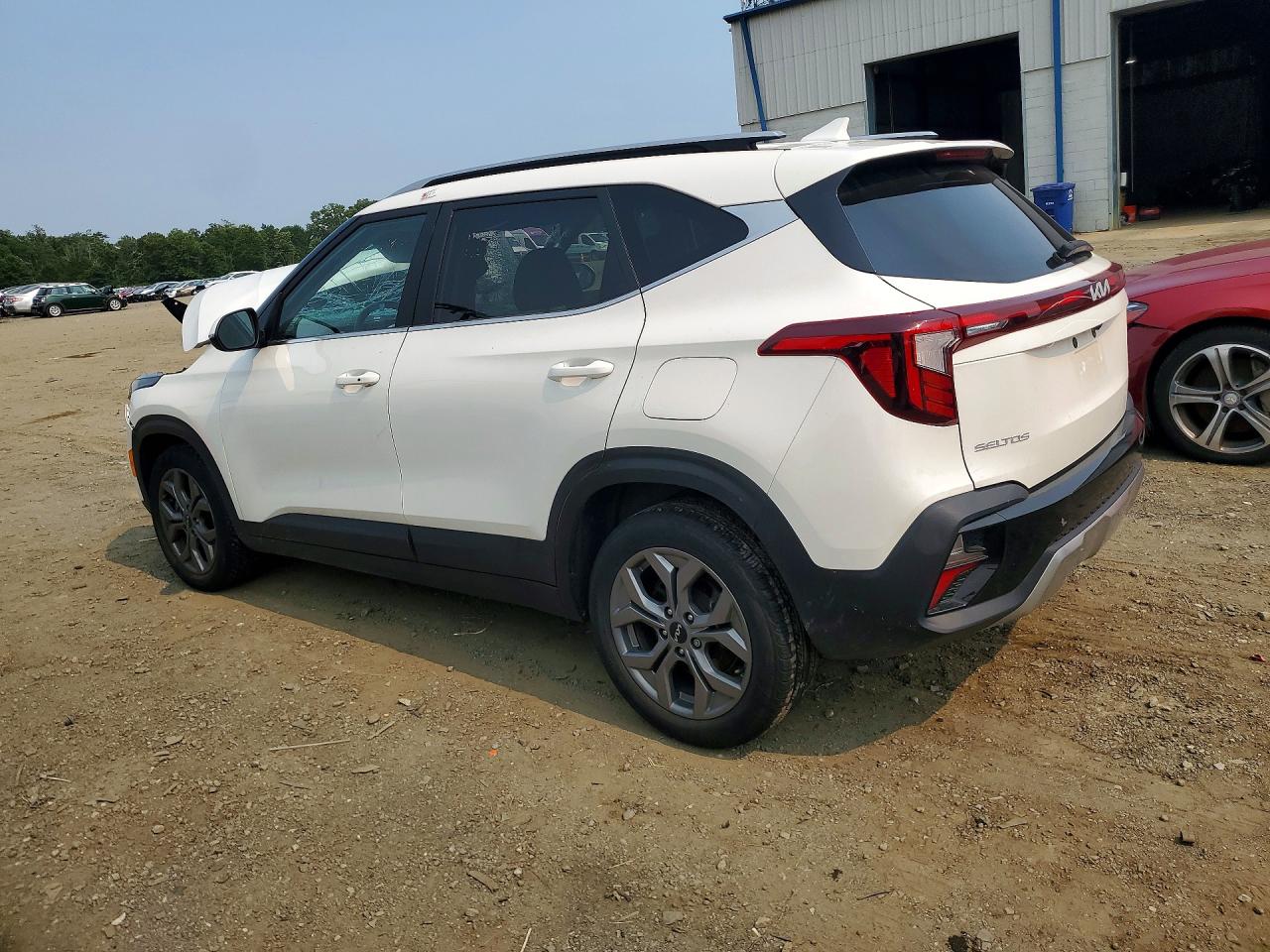2024 Kia Seltos S White vin: KNDEUCAA2R7518439