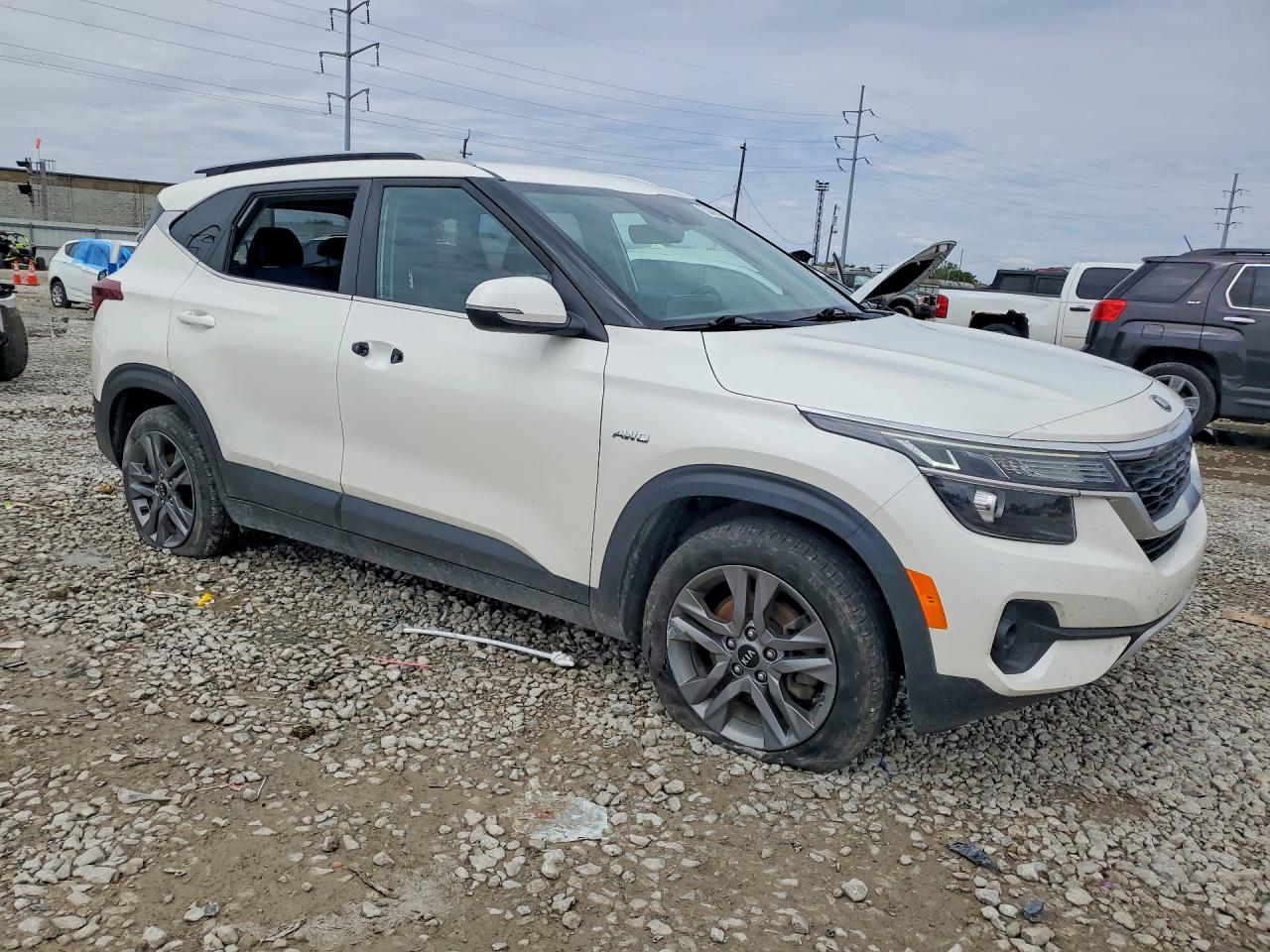 2021 Kia Seltos S White vin: KNDEUCAA4M7079768