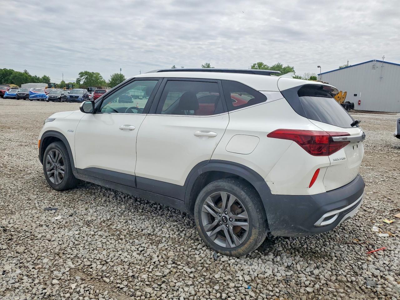 2021 Kia Seltos S White vin: KNDEUCAA4M7079768