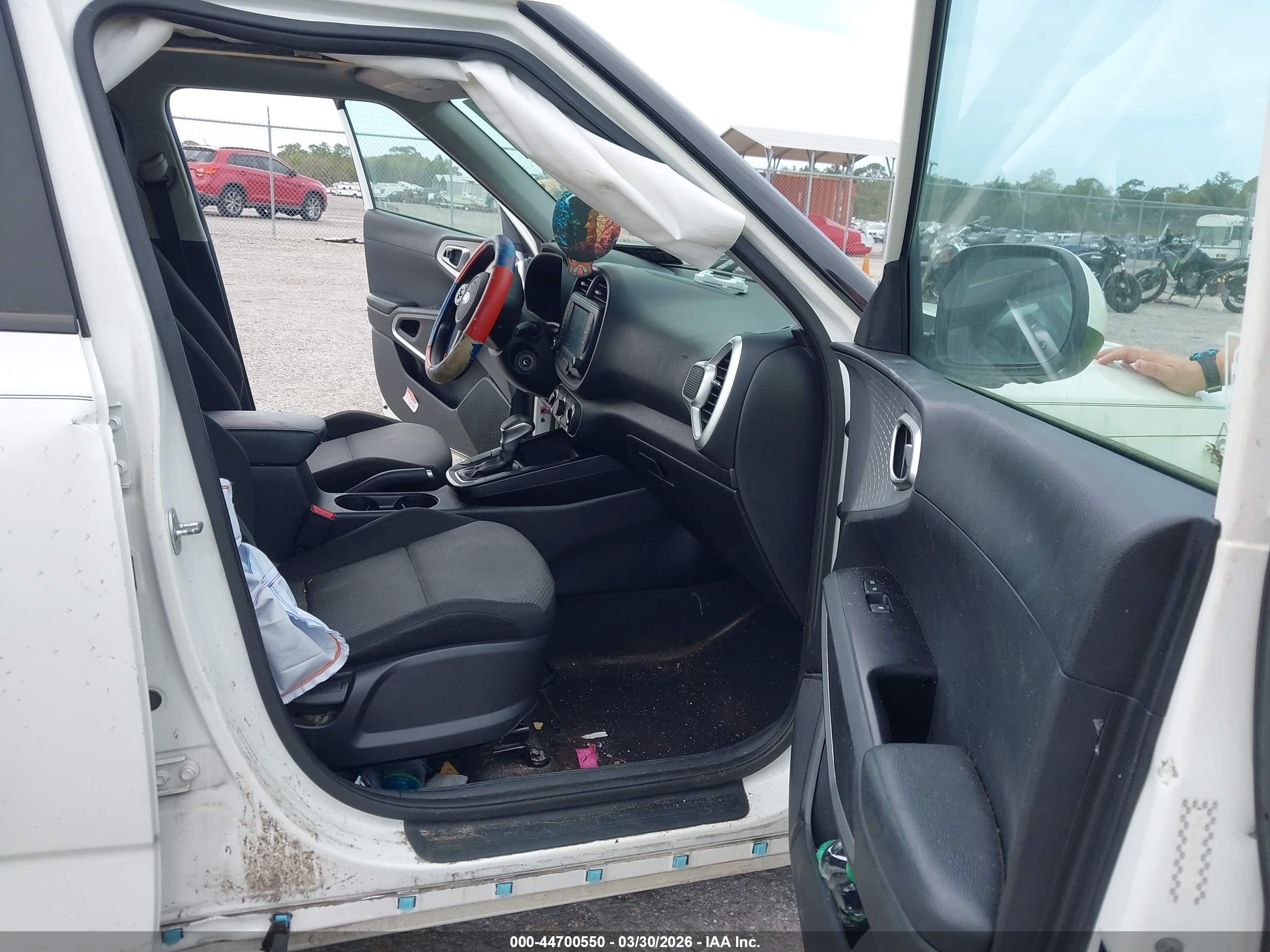 2020 Kia Soul Lx Белый vin: KNDJ23AU6L7717726