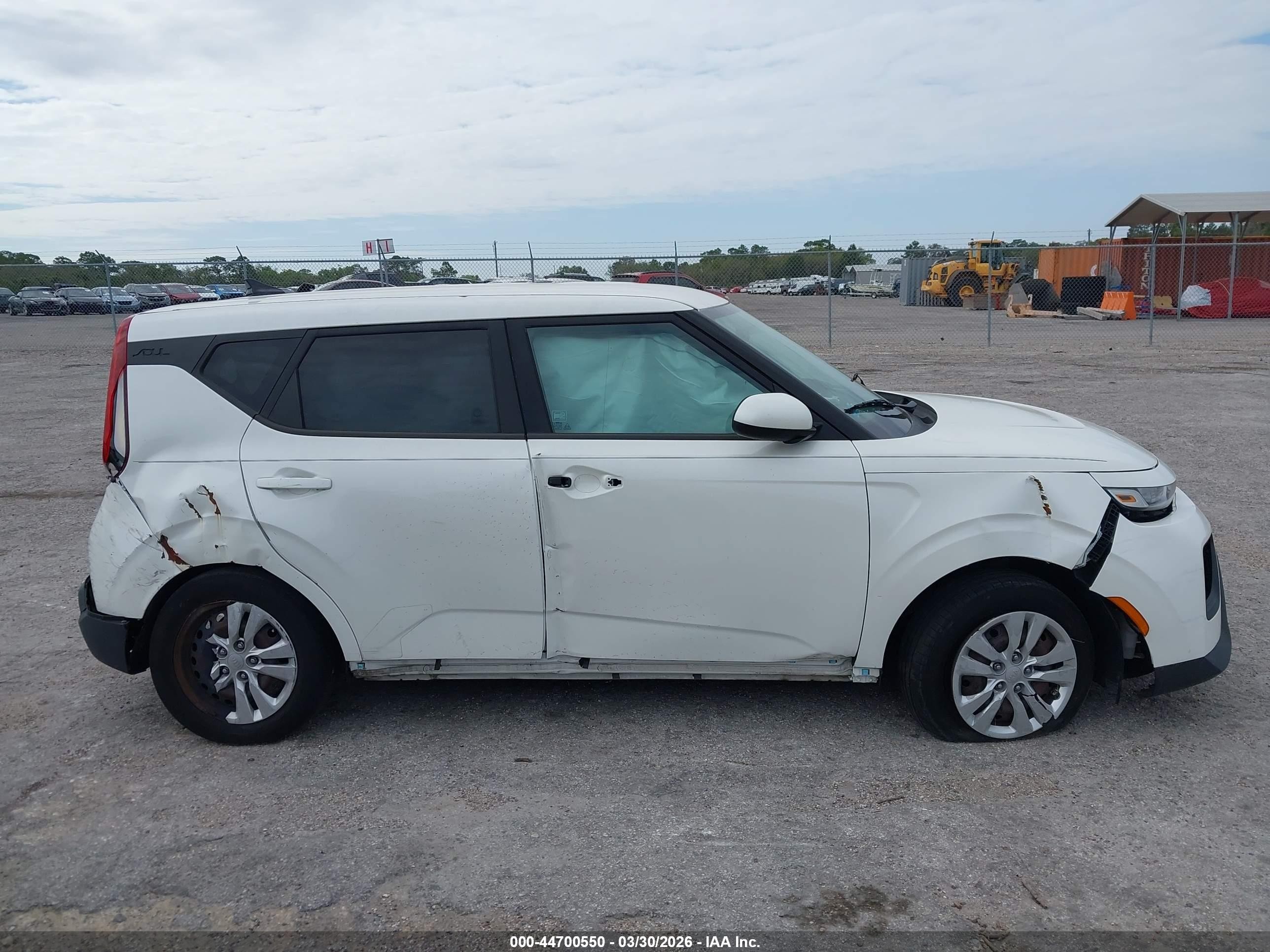 2020 Kia Soul Lx Белый vin: KNDJ23AU6L7717726