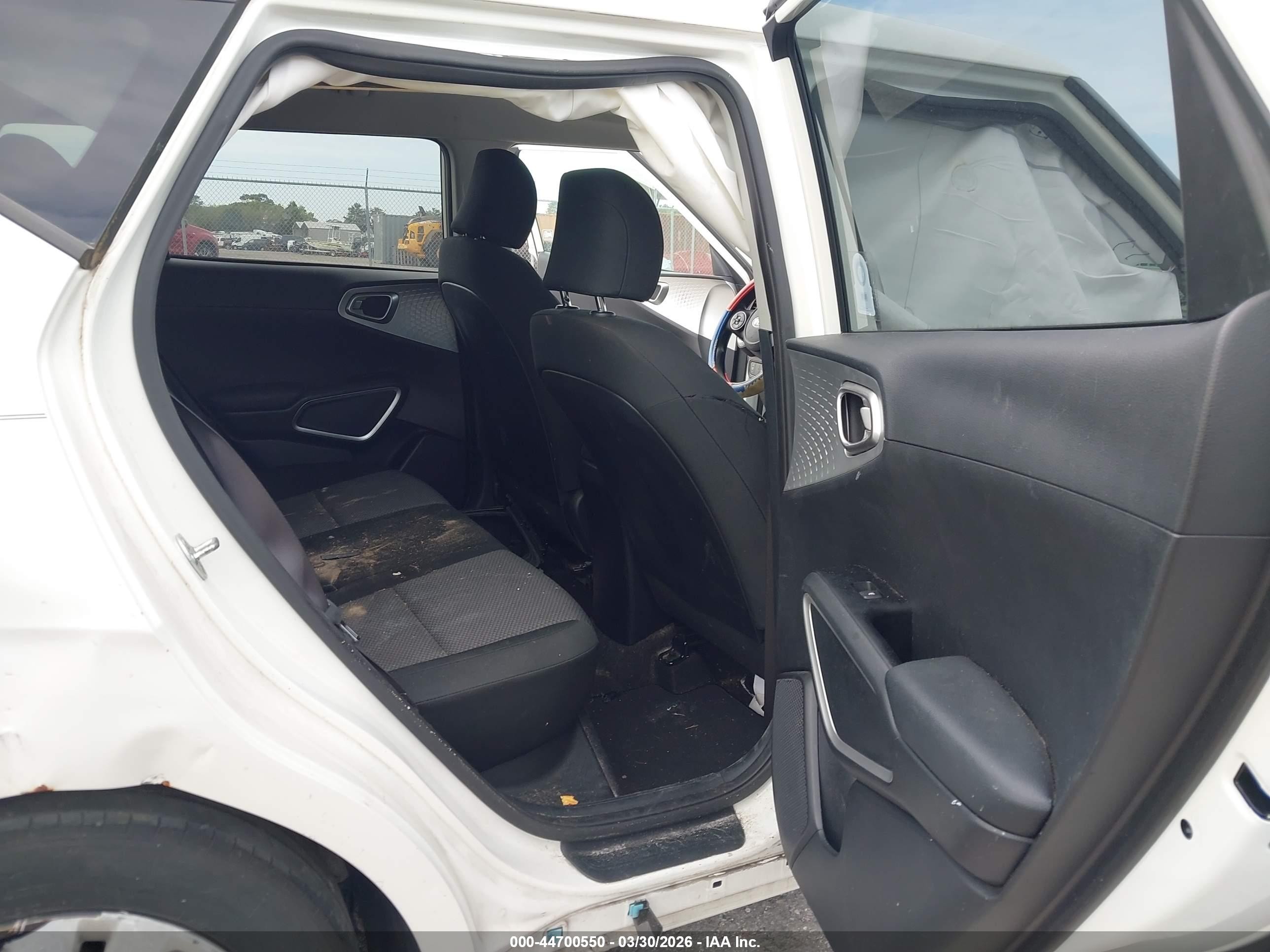 2020 Kia Soul Lx Белый vin: KNDJ23AU6L7717726