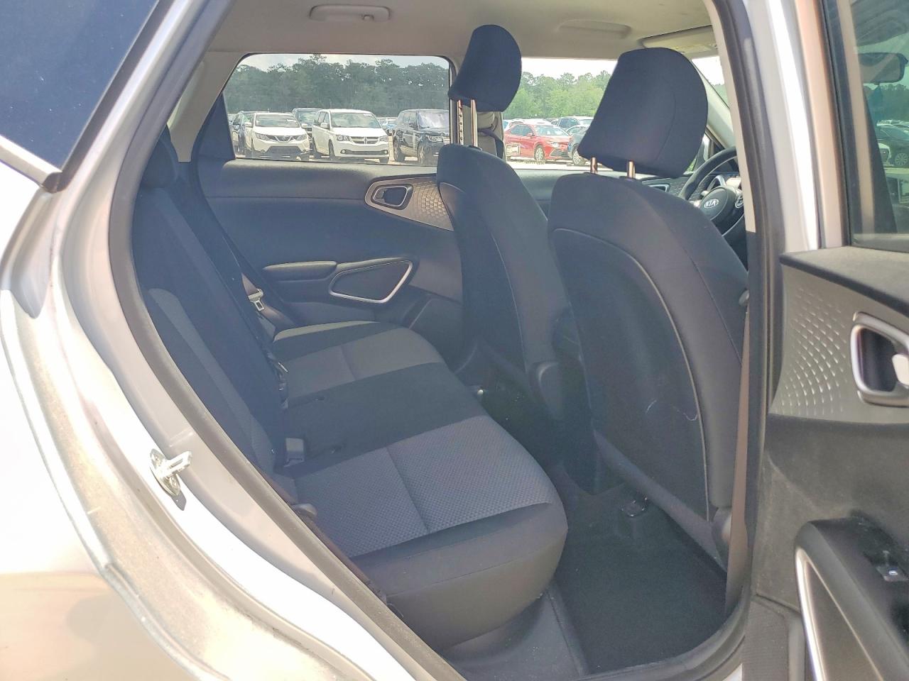 2021 Kia Soul Lx Silver vin: KNDJ23AU6M7762022