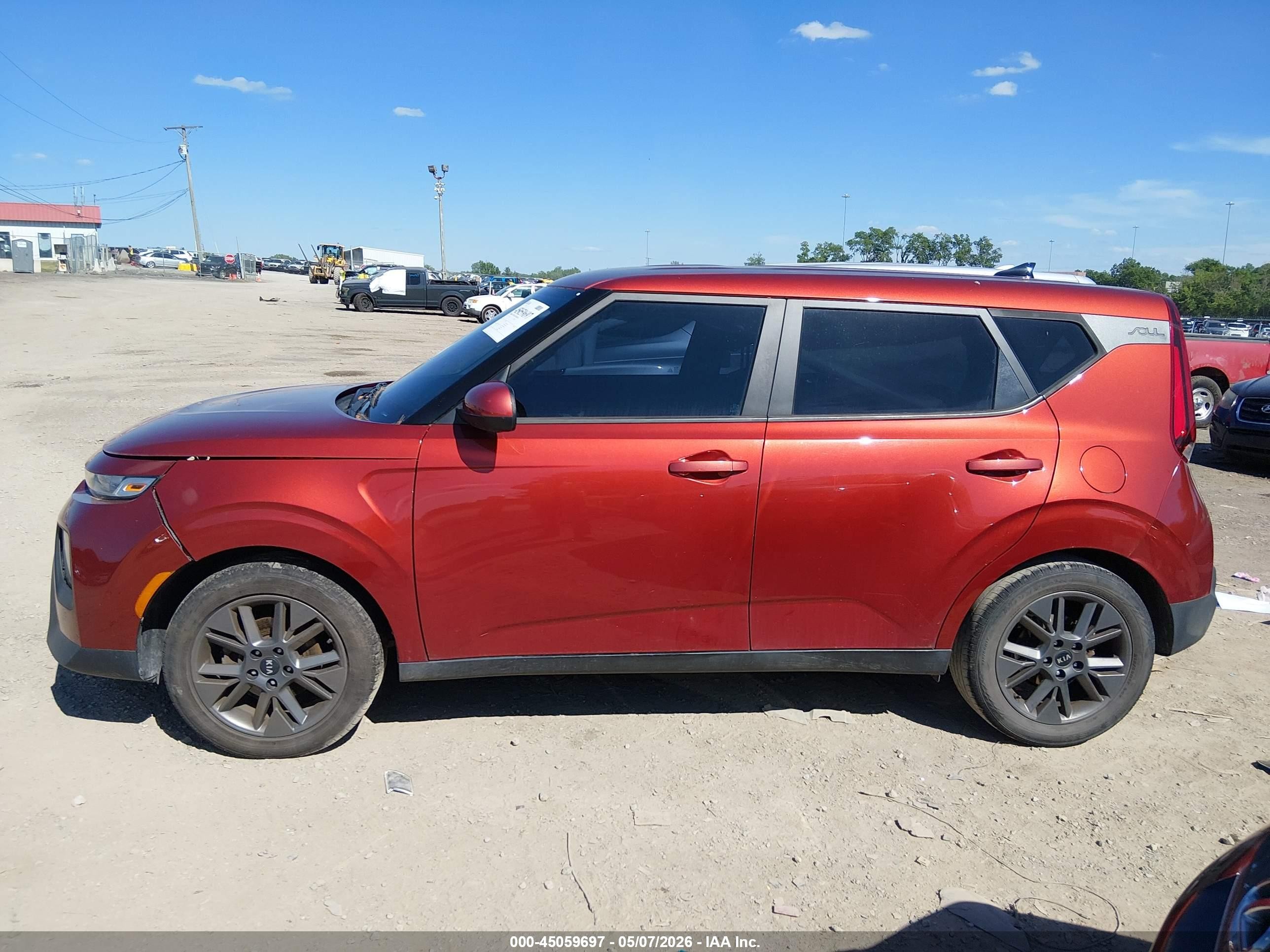 2021 Kia Soul S Orange vin: KNDJ23AU8M7795085