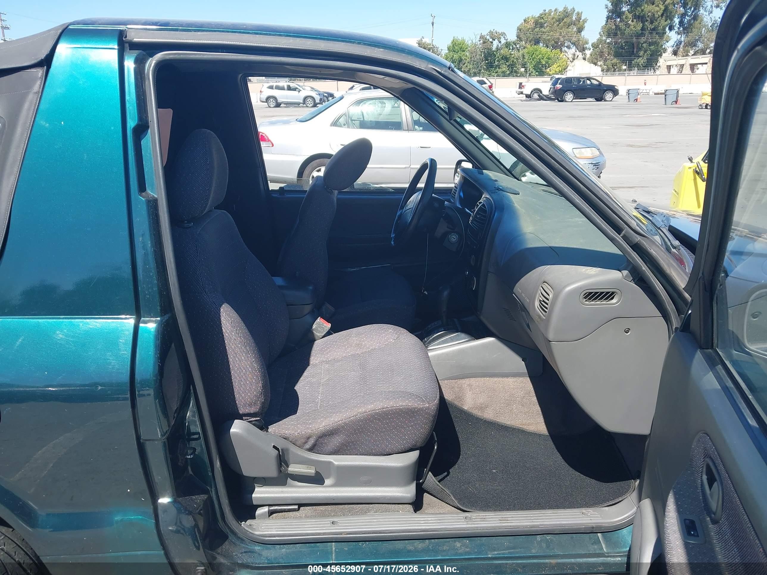 2001 Kia Sportage   Green vin: KNDJB623015705491