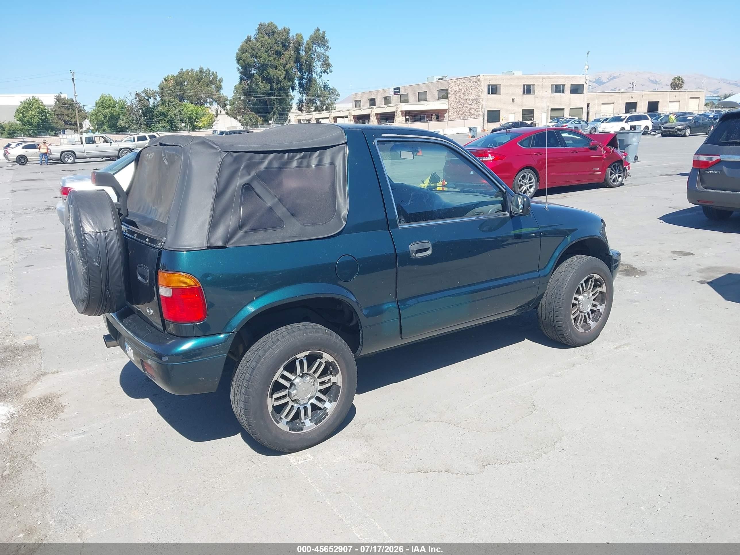 2001 Kia Sportage   Green vin: KNDJB623015705491