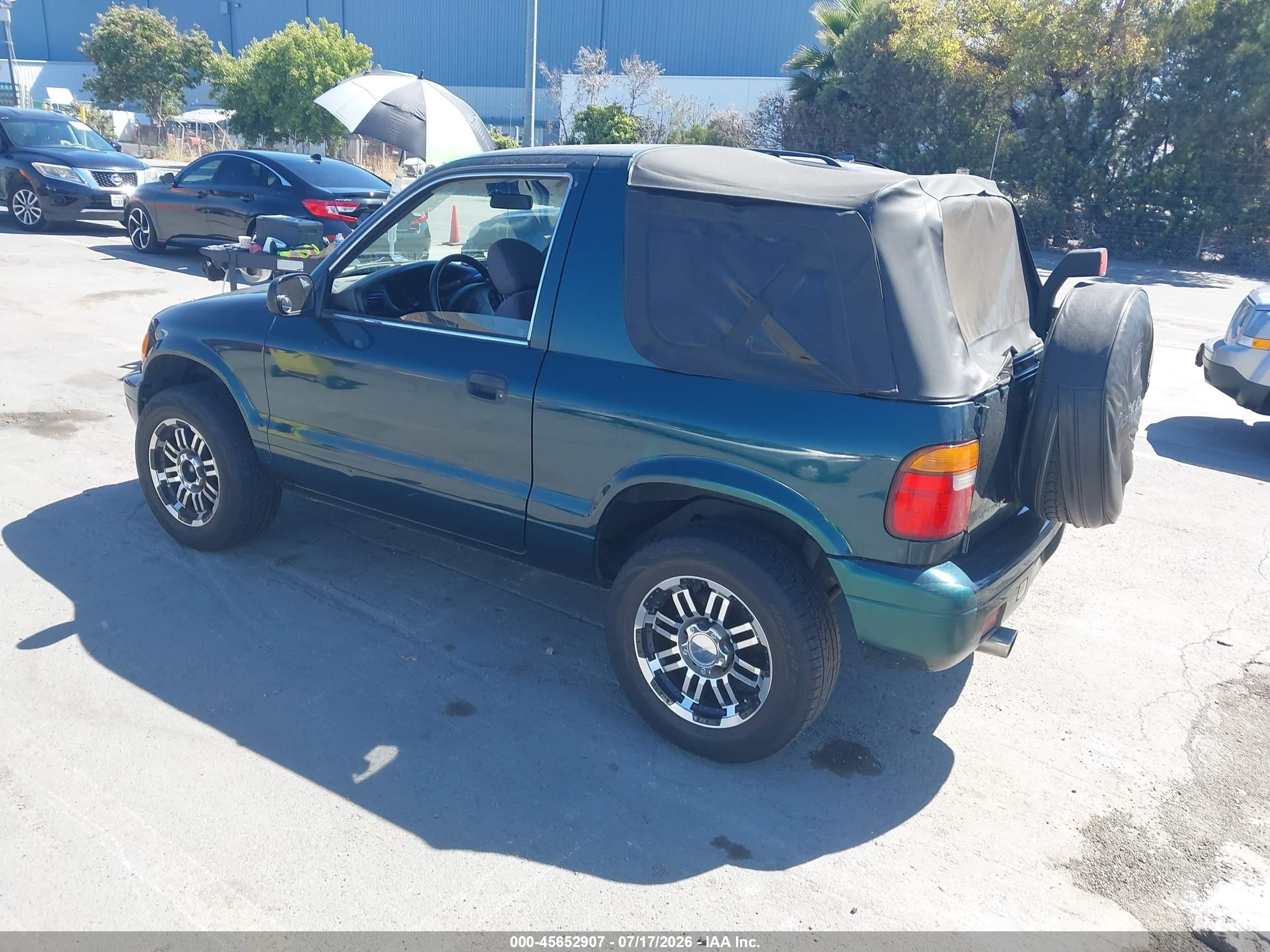 2001 Kia Sportage   Green vin: KNDJB623015705491