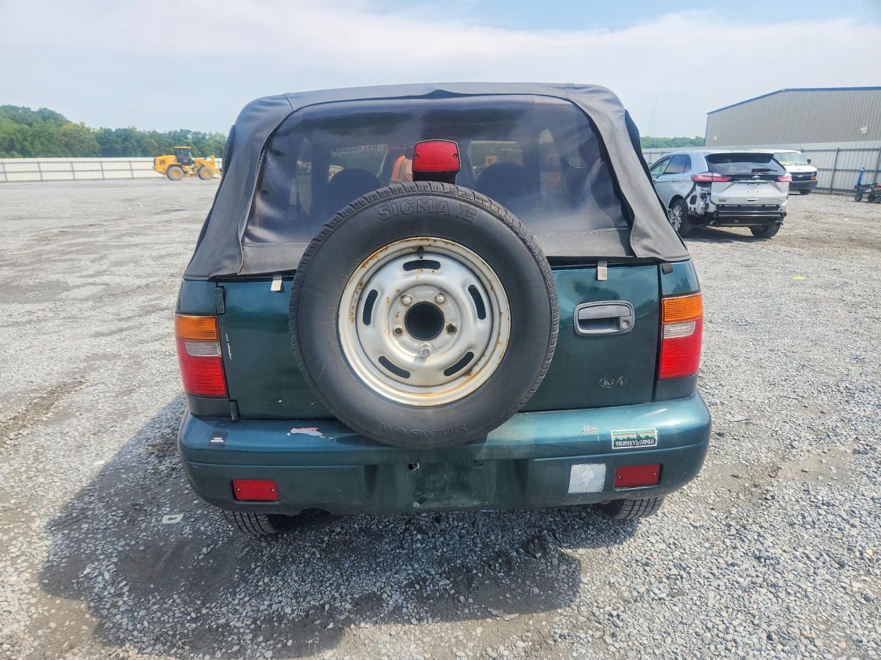 2002 Kia Sportage Base Green vin: KNDJB623325173526