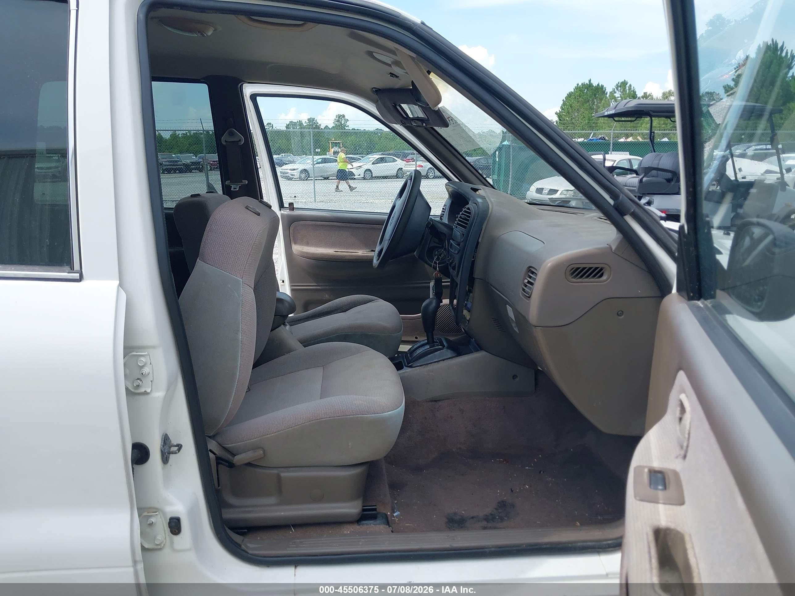 2002 Kia Sportage   White vin: KNDJB723325123795