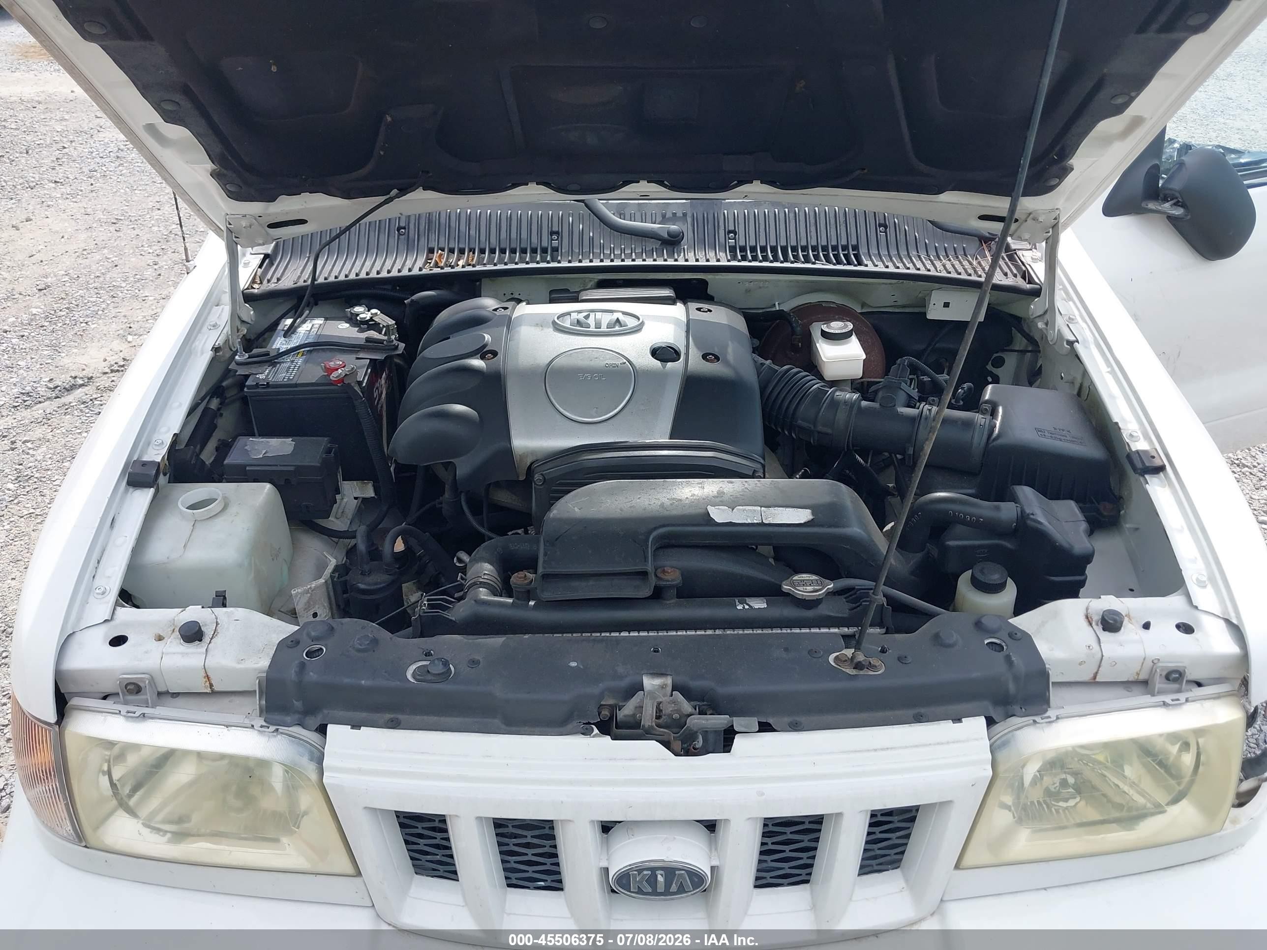 2002 Kia Sportage   White vin: KNDJB723325123795