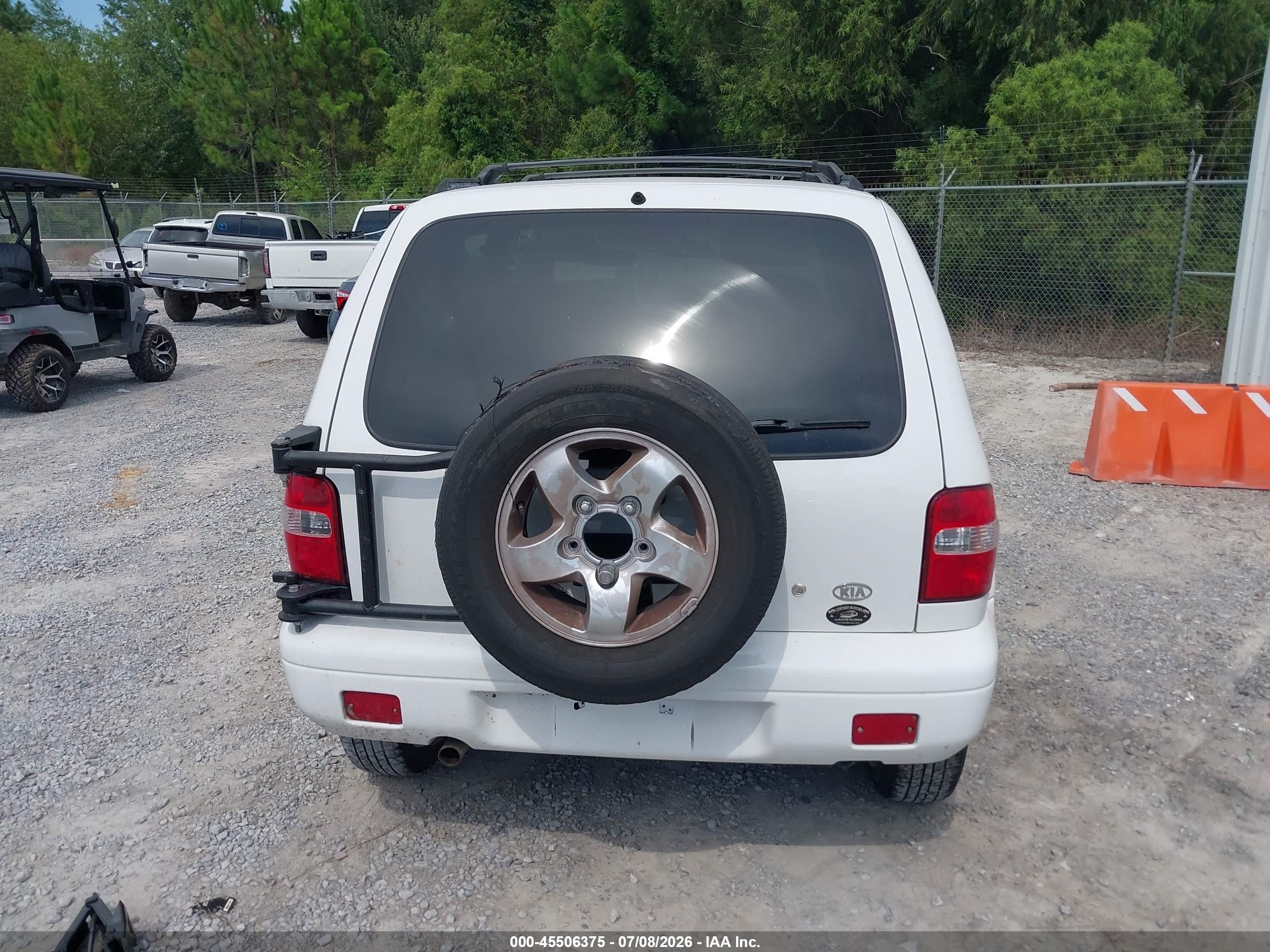 2002 Kia Sportage   White vin: KNDJB723325123795
