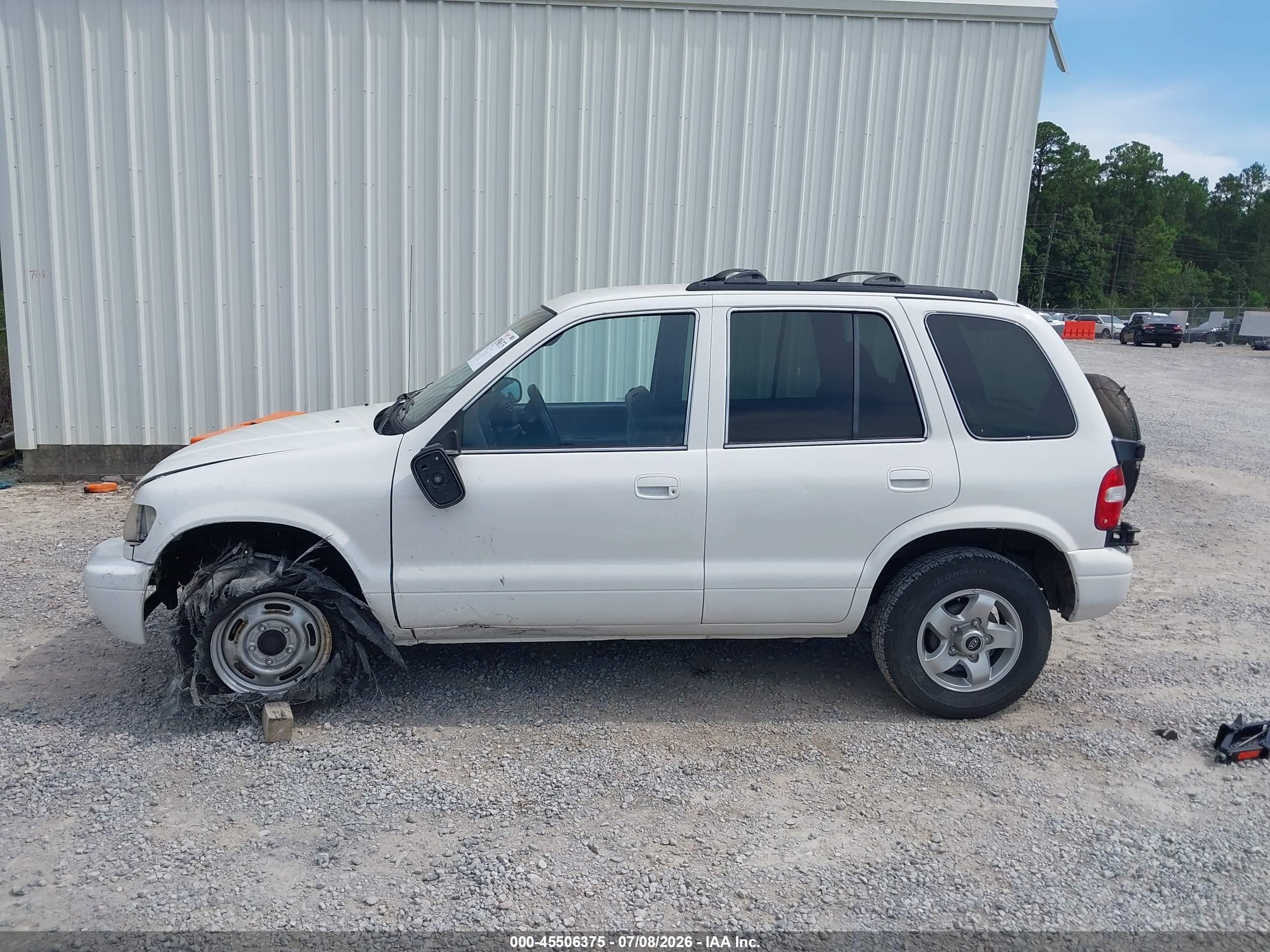 2002 Kia Sportage   White vin: KNDJB723325123795