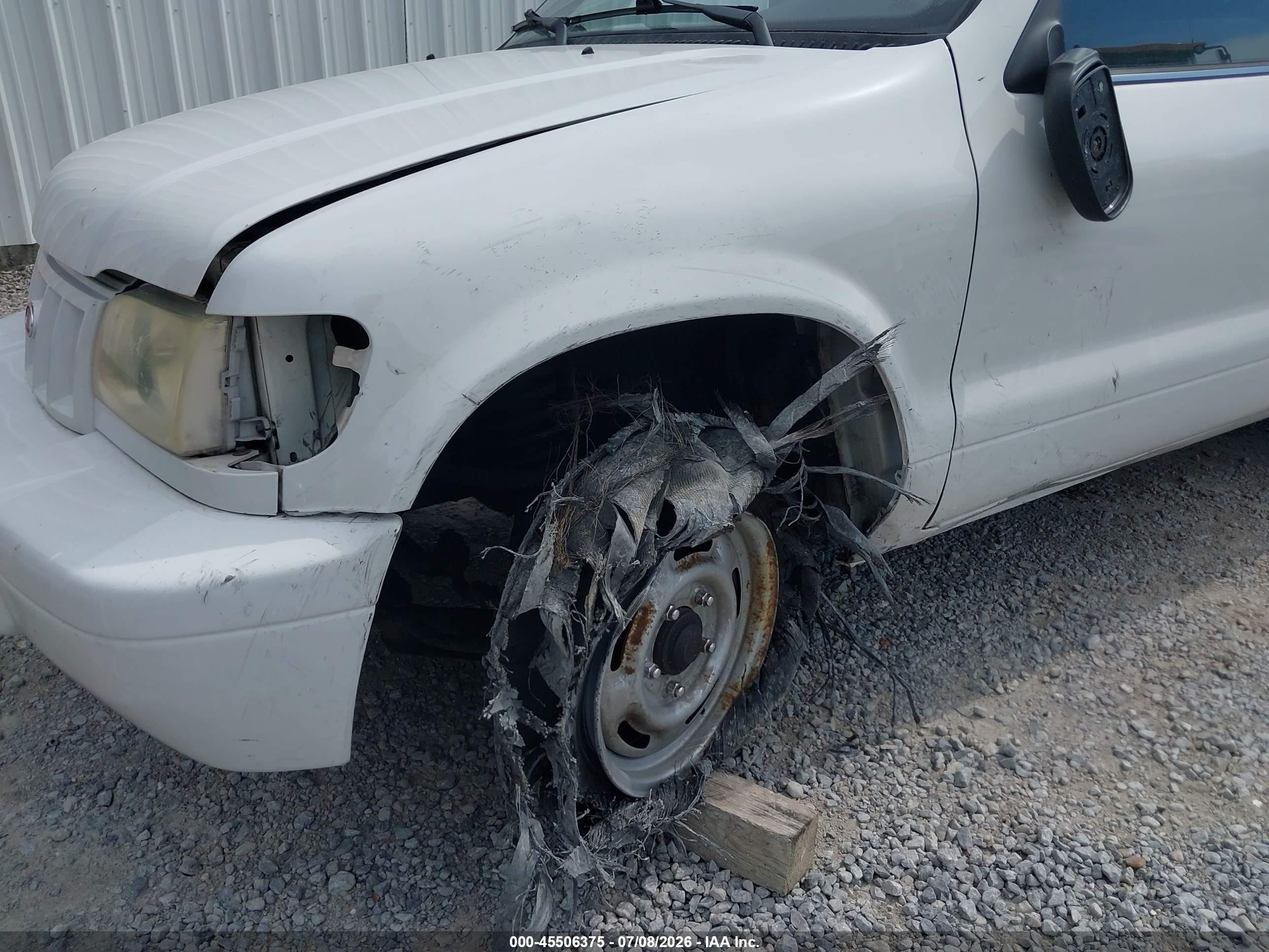 2002 Kia Sportage   White vin: KNDJB723325123795