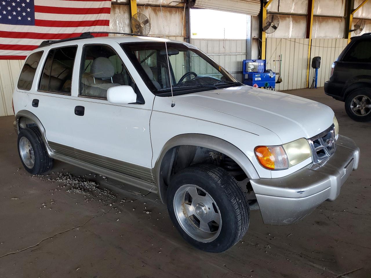 2000 Kia Sportage Base White vin: KNDJB7238Y5674863
