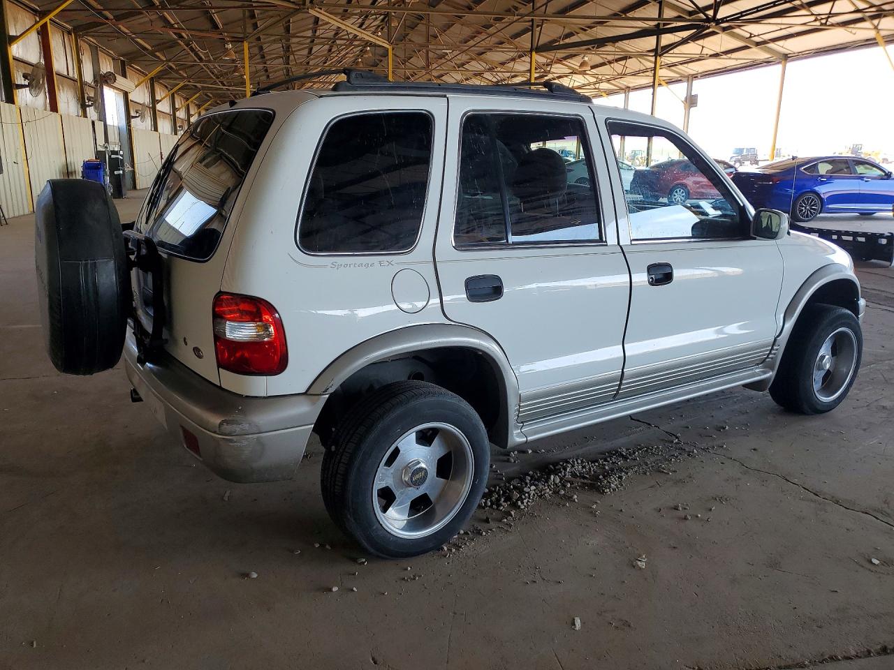 2000 Kia Sportage Base White vin: KNDJB7238Y5674863