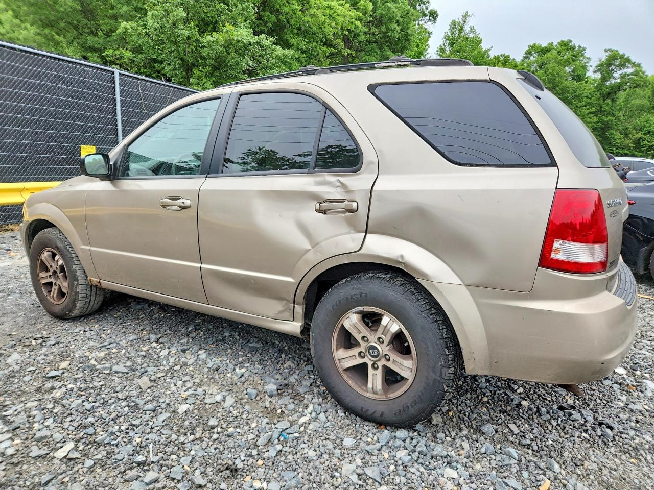 2004 Kia Sorento Lx Tan vin: KNDJC733045261132