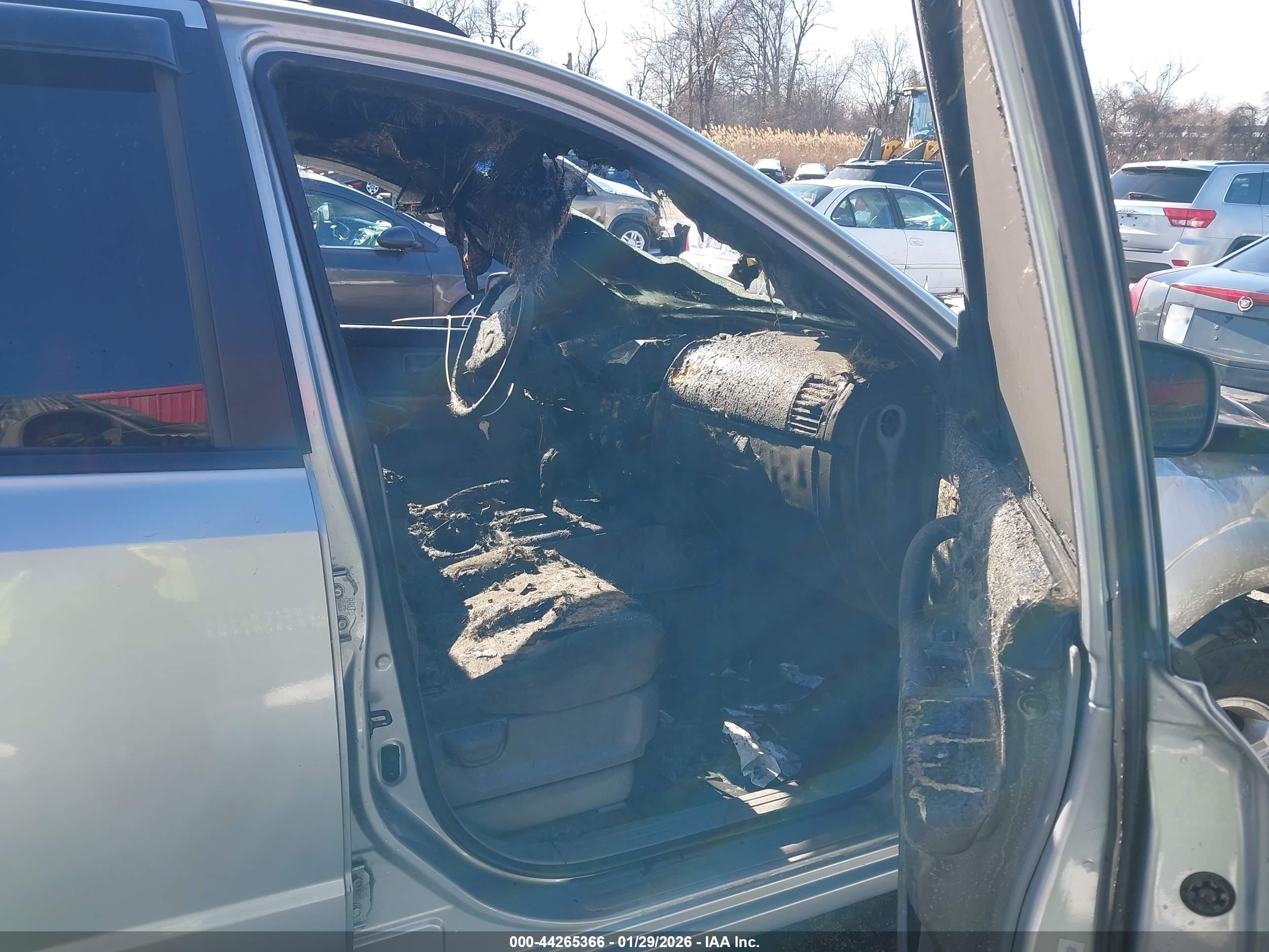 2004 Kia Sorento Ex/lx Silver vin: KNDJC733045272325