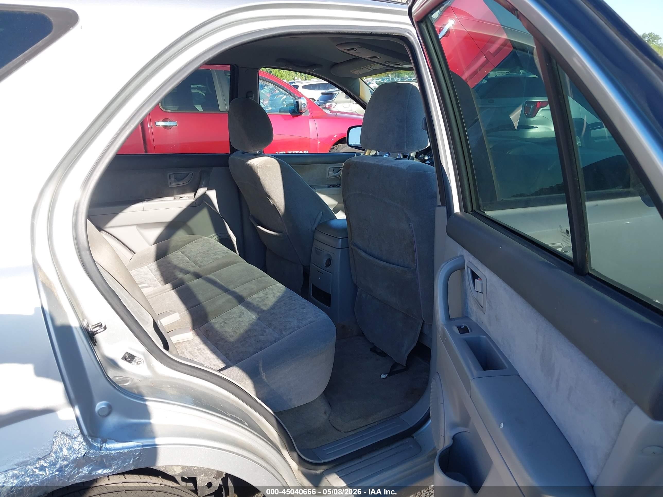 2004 Kia Sorento Ex/lx Silver vin: KNDJC733545233844