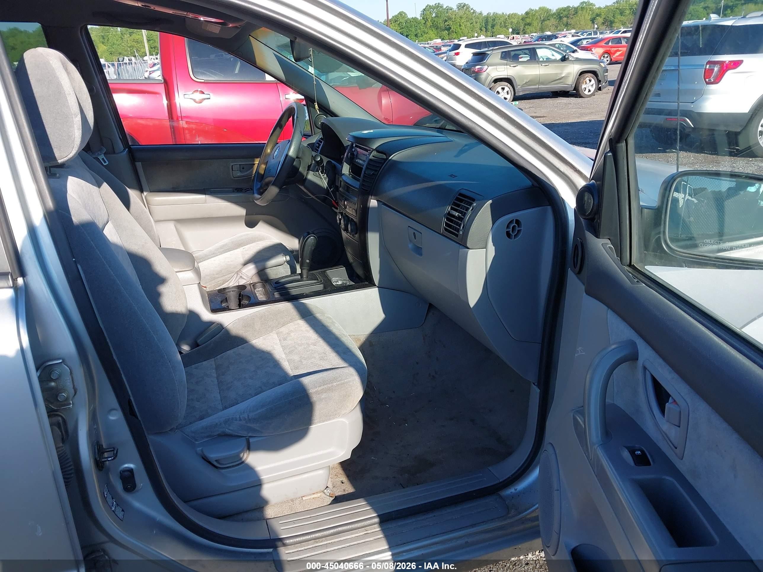 2004 Kia Sorento Ex/lx Silver vin: KNDJC733545233844