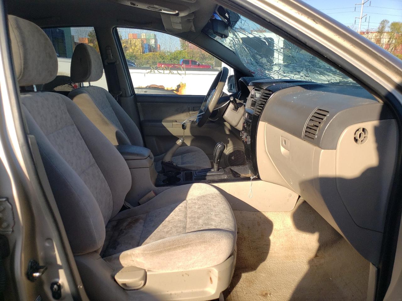 2004 Kia Optima Lx Beige vin: KNDJC733645255965