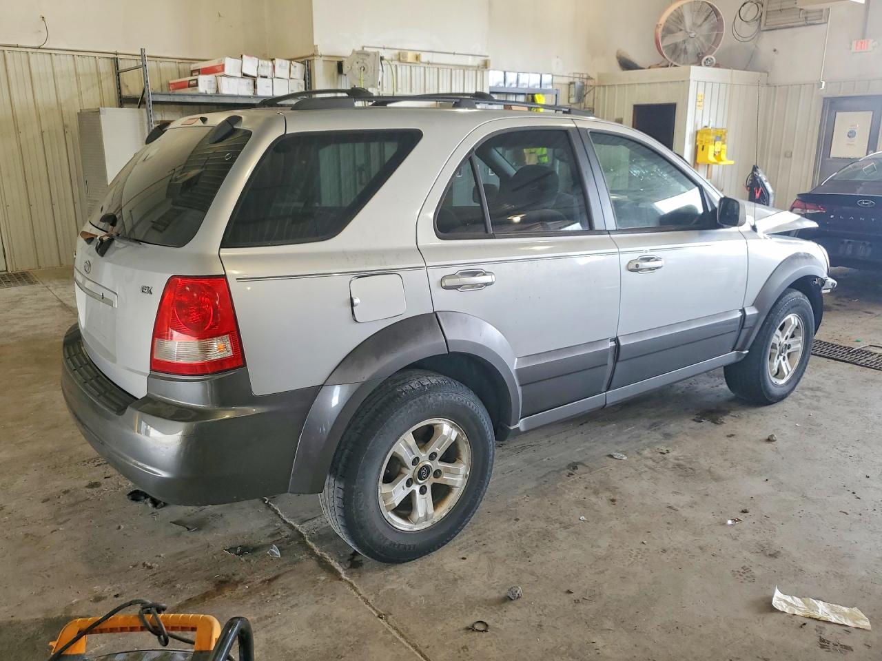 2005 Kia Sorento Gray vin: KNDJC733655383169