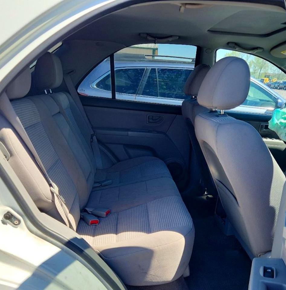 2009 Kia Sorento Lx White vin: KNDJC735795868279