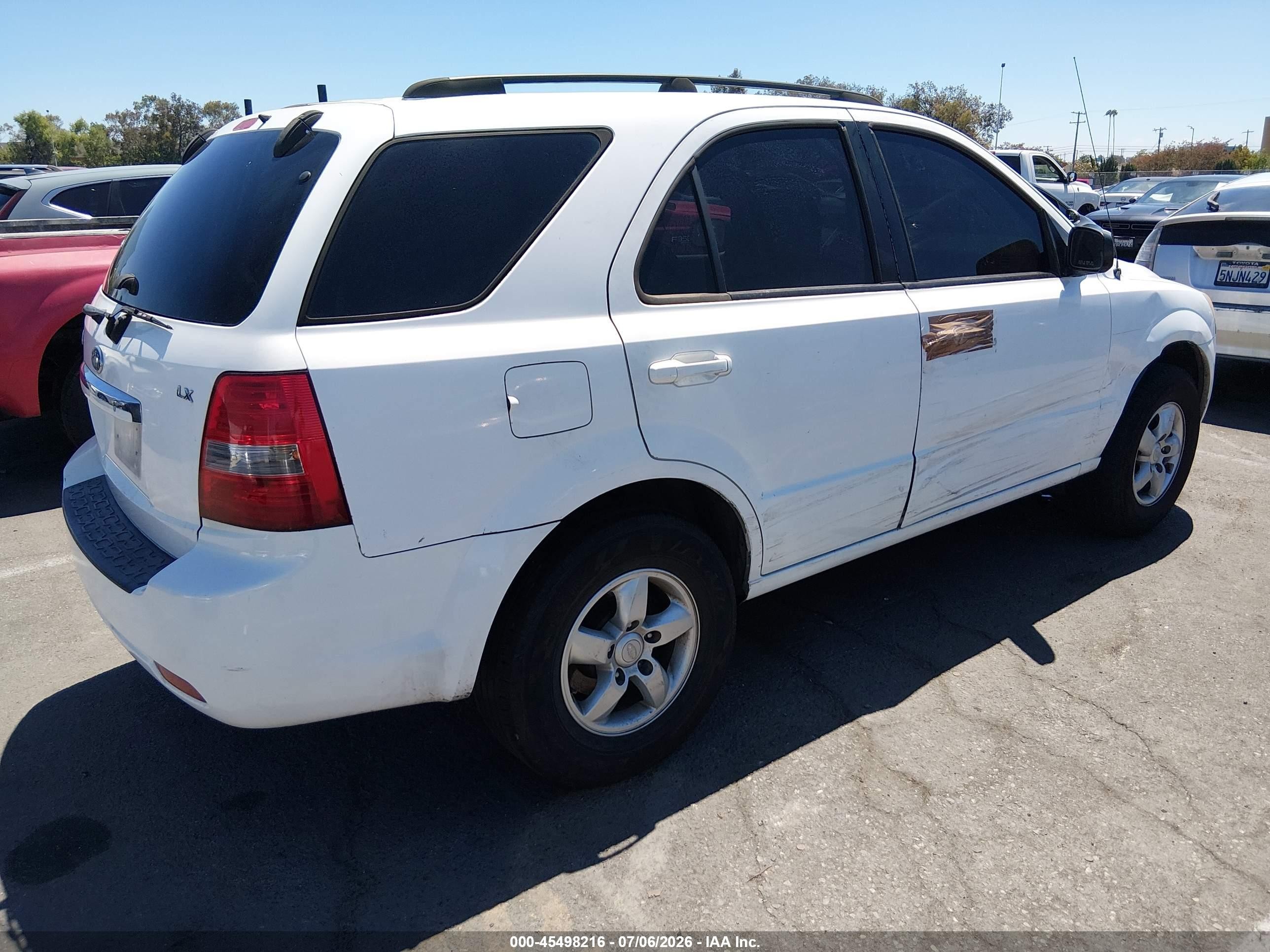 2008 Kia Sorento Lx White vin: KNDJC735985819812