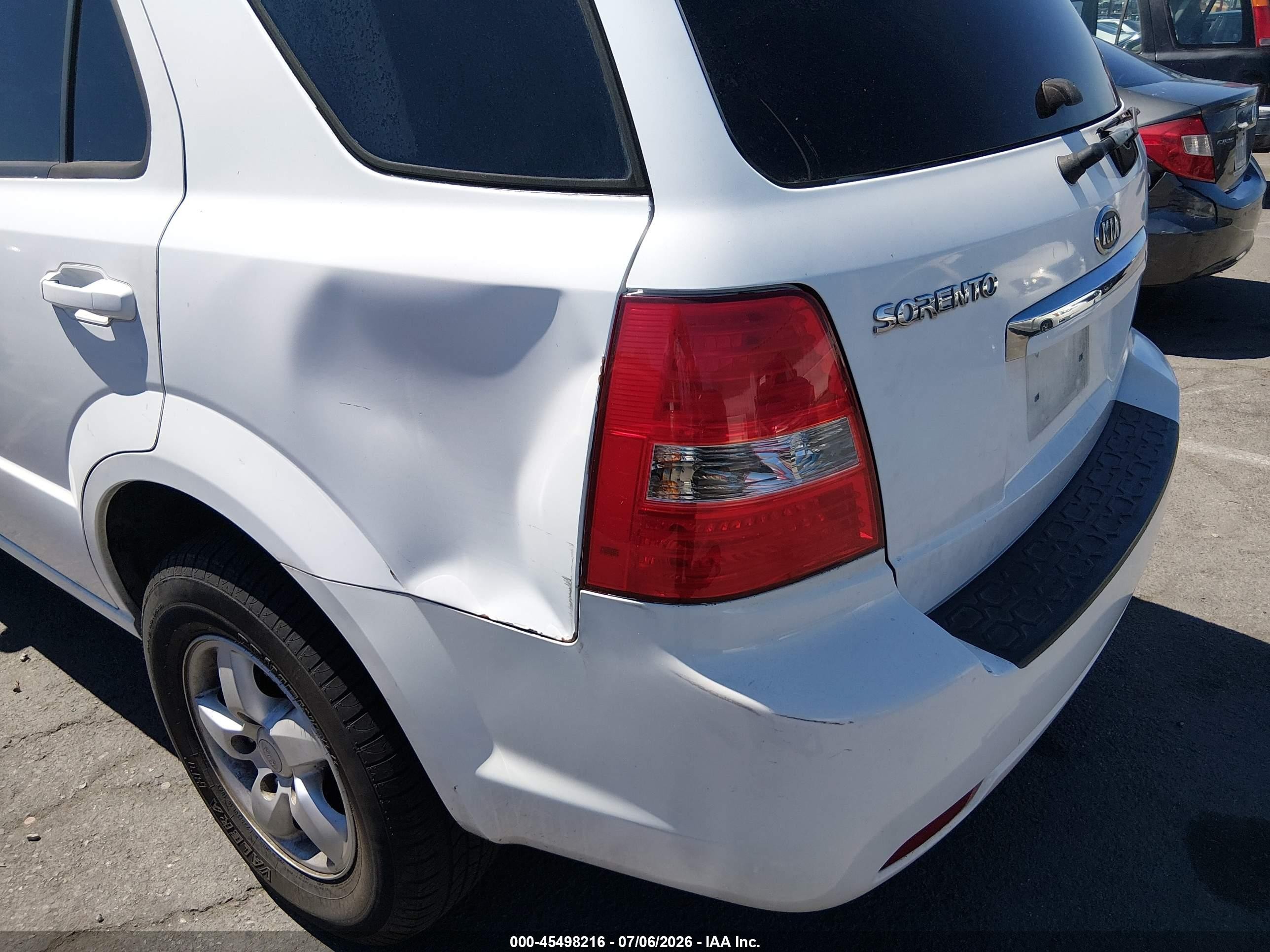 2008 Kia Sorento Lx White vin: KNDJC735985819812