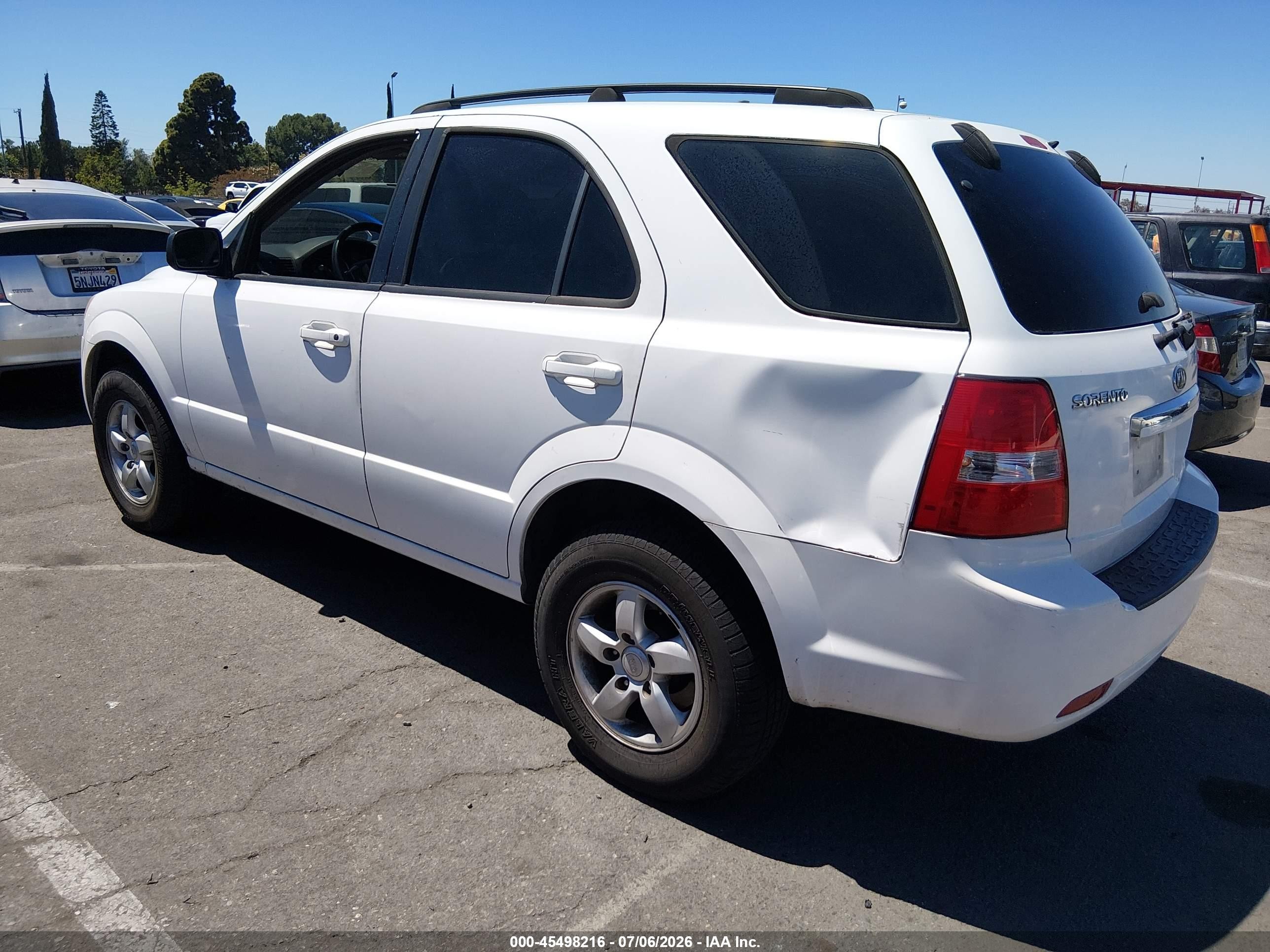 2008 Kia Sorento Lx White vin: KNDJC735985819812