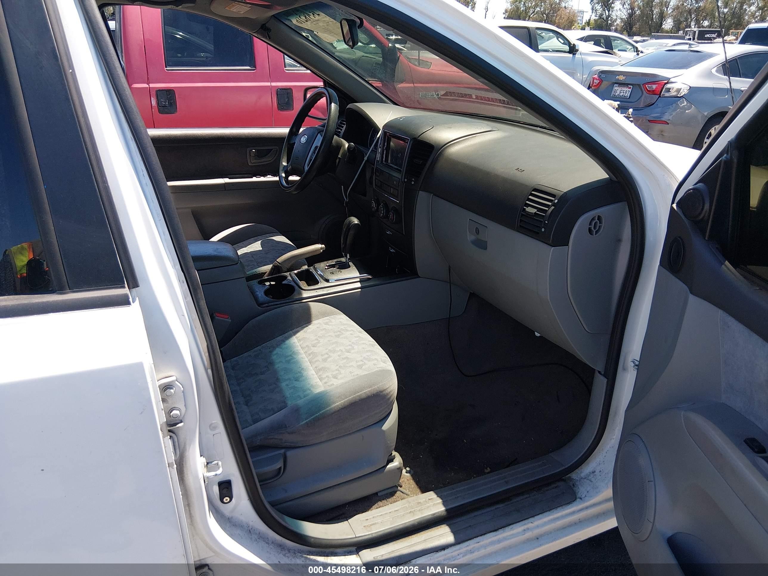 2008 Kia Sorento Lx White vin: KNDJC735985819812