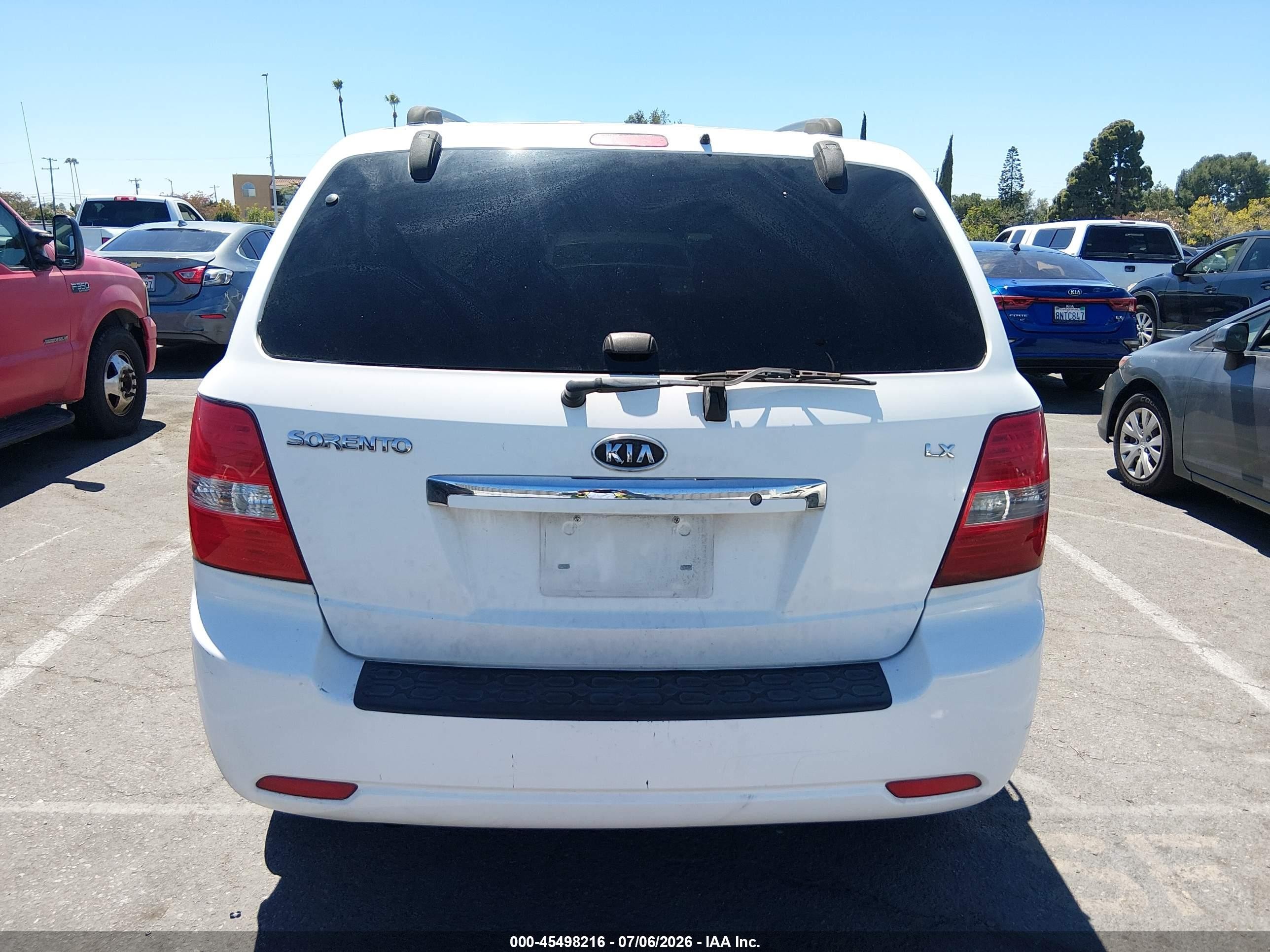 2008 Kia Sorento Lx White vin: KNDJC735985819812