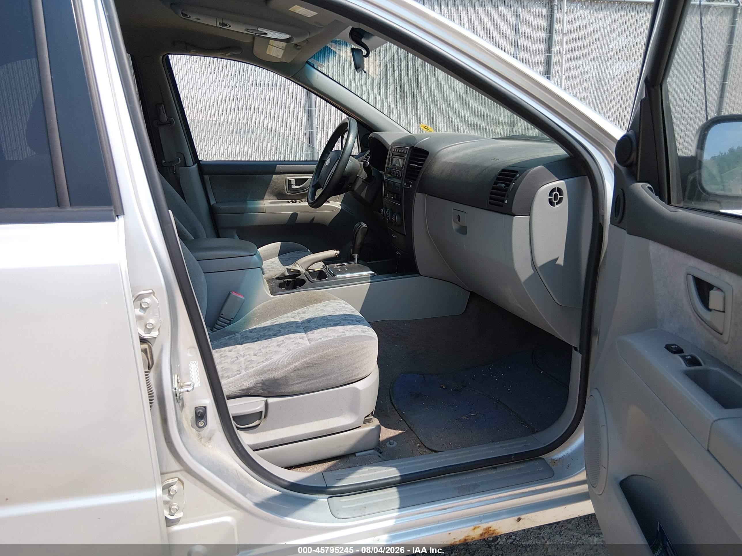 2008 Kia Sorento Lx Silver vin: KNDJC735X85777750
