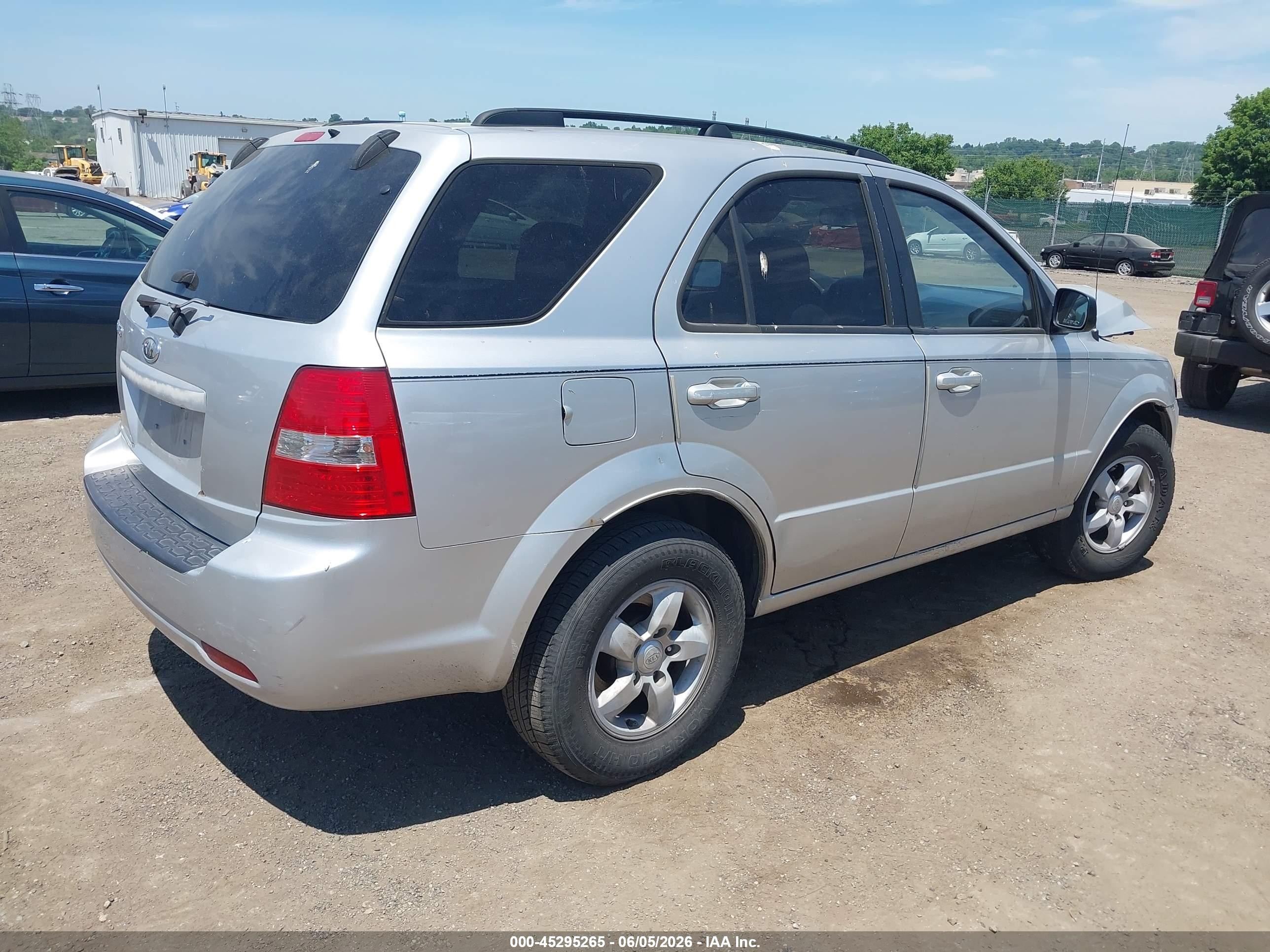 2009 Kia Sorento Lx Silver vin: KNDJC735X95868003