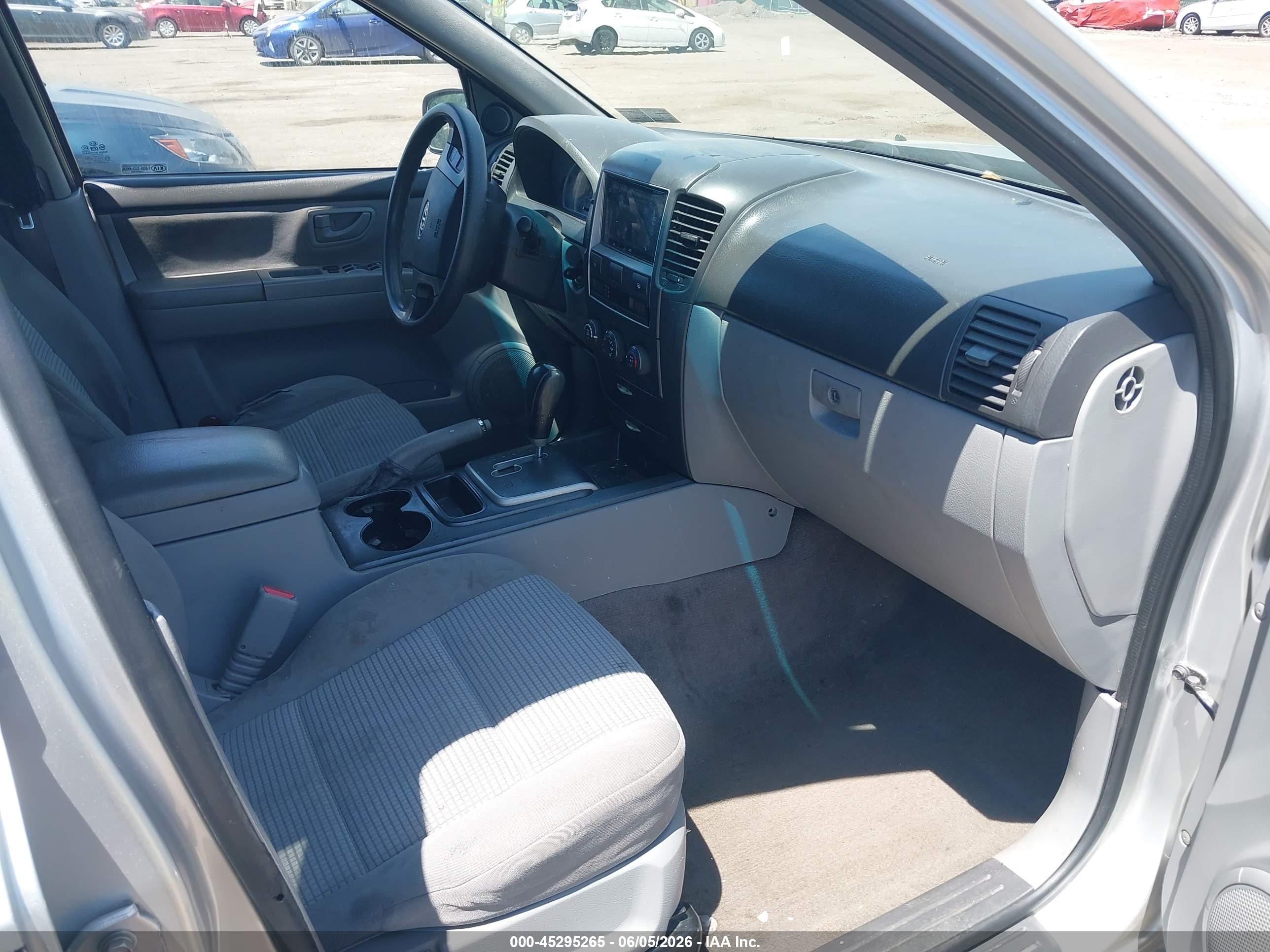 2009 Kia Sorento Lx Silver vin: KNDJC735X95868003