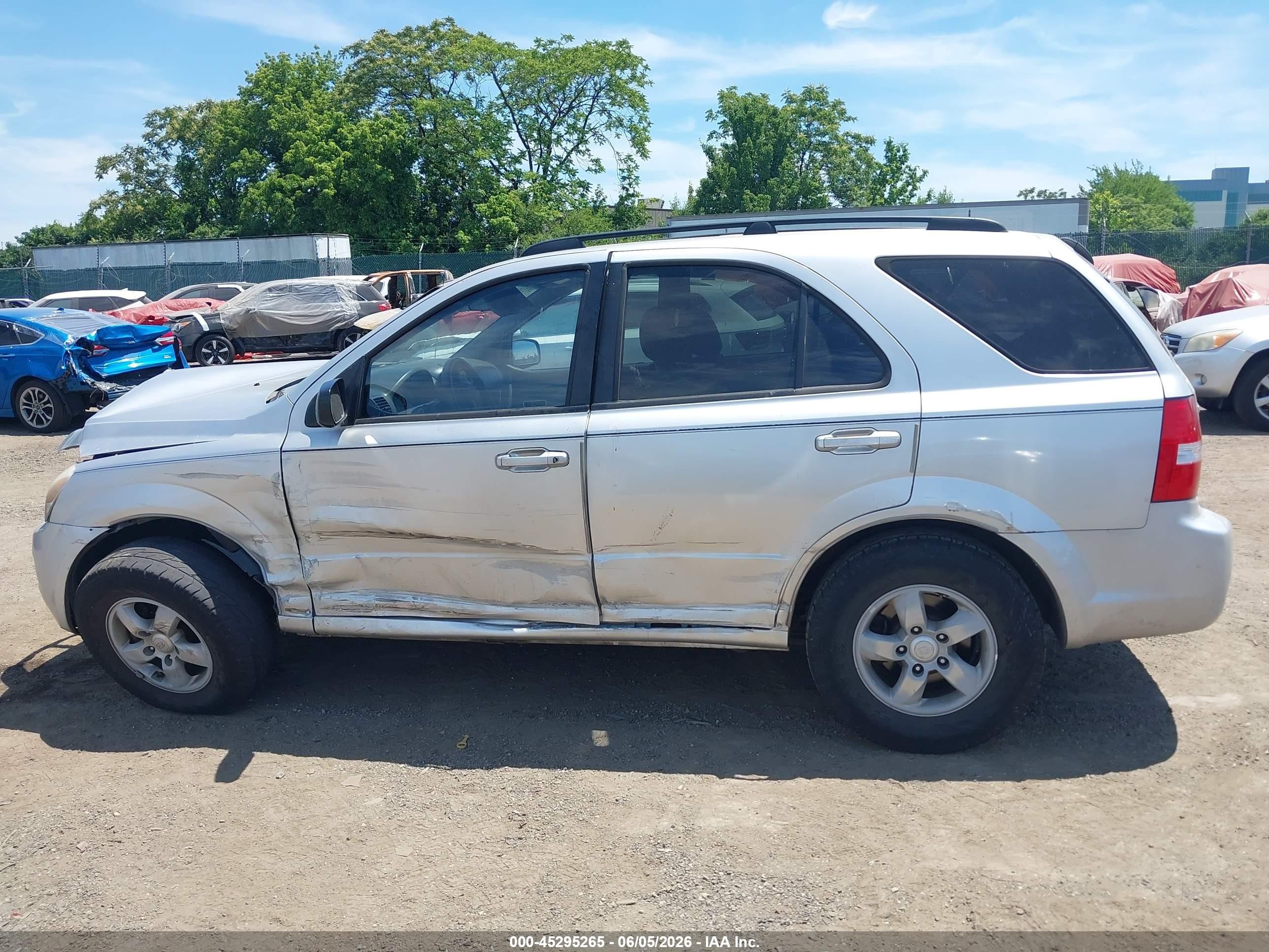2009 Kia Sorento Lx Silver vin: KNDJC735X95868003