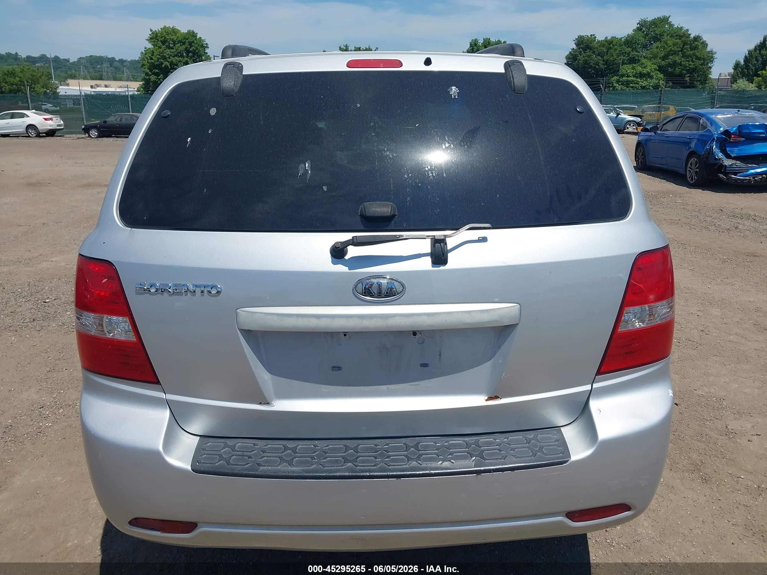 2009 Kia Sorento Lx Silver vin: KNDJC735X95868003
