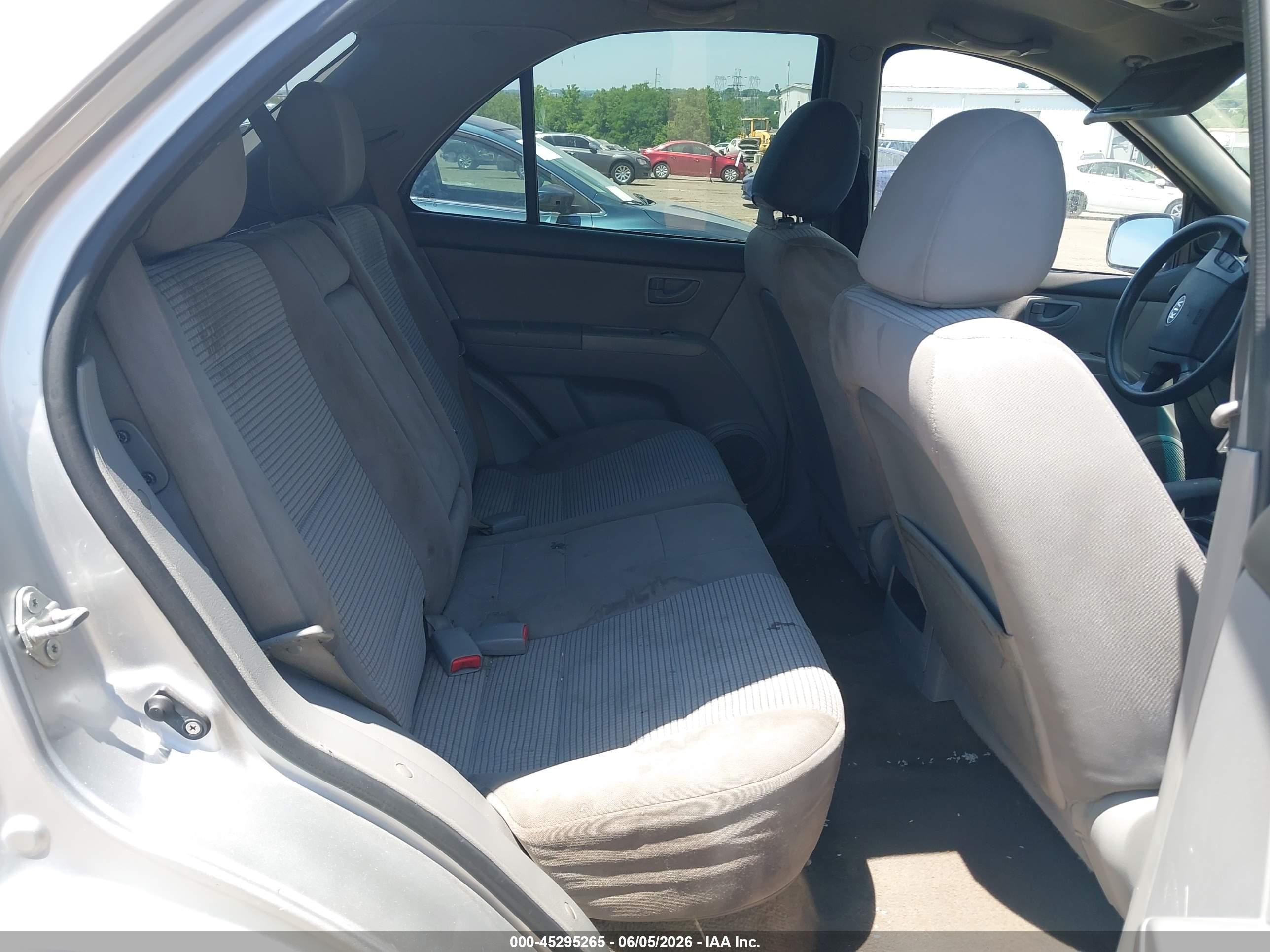 2009 Kia Sorento Lx Silver vin: KNDJC735X95868003